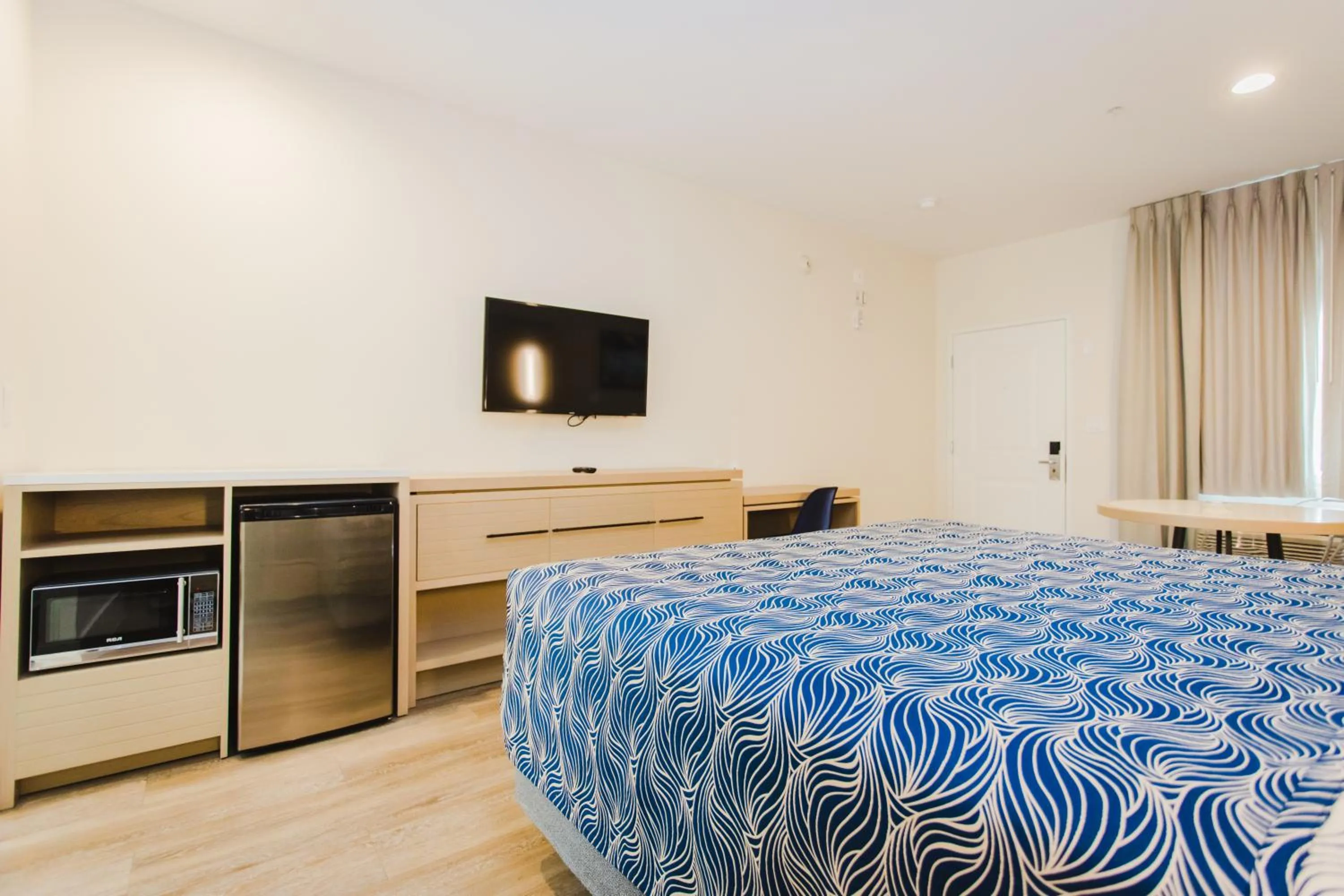 TV and multimedia, Bed in Palace Inn Blue Federal Road