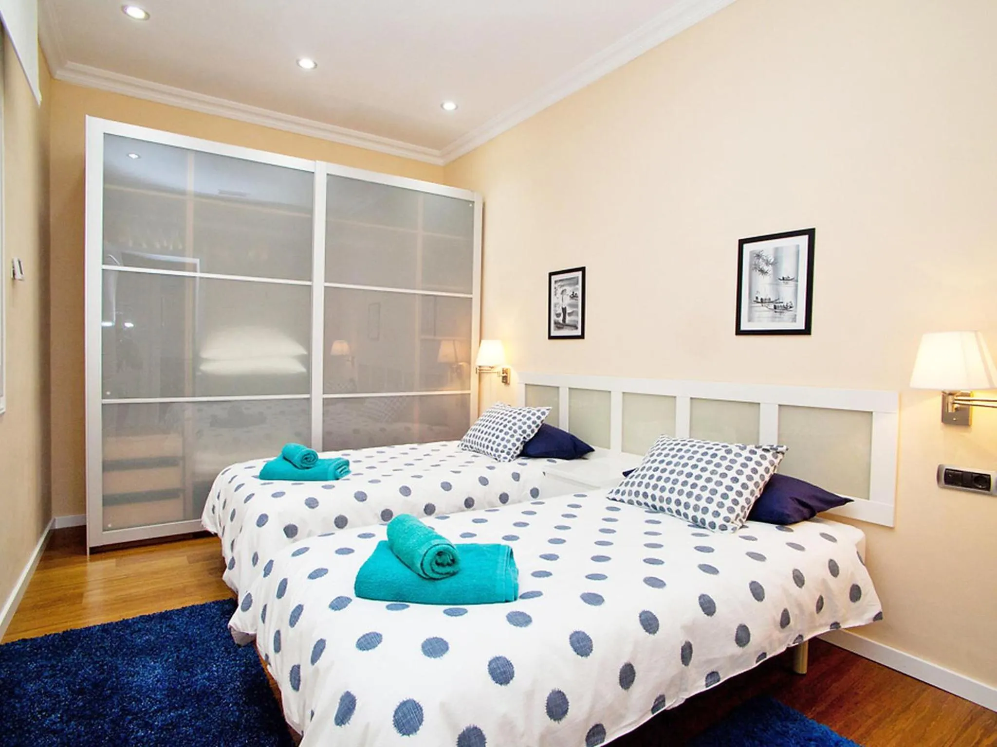 Photo of the whole room, Bed in Apartment Eixample Esquerre Gran Via Balmes by Interhome