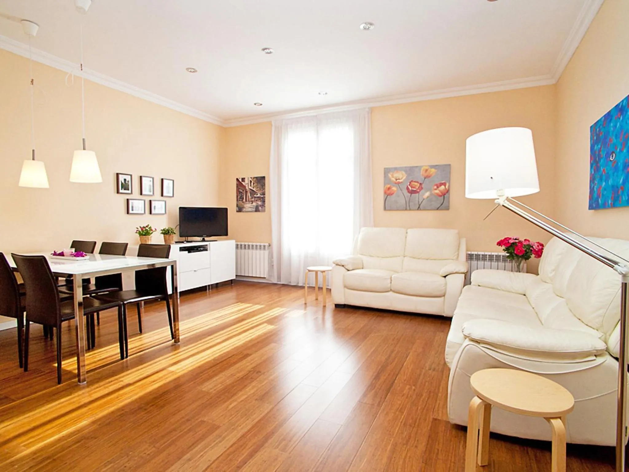 Property building in Apartment Eixample Esquerre Gran Via Balmes by Interhome