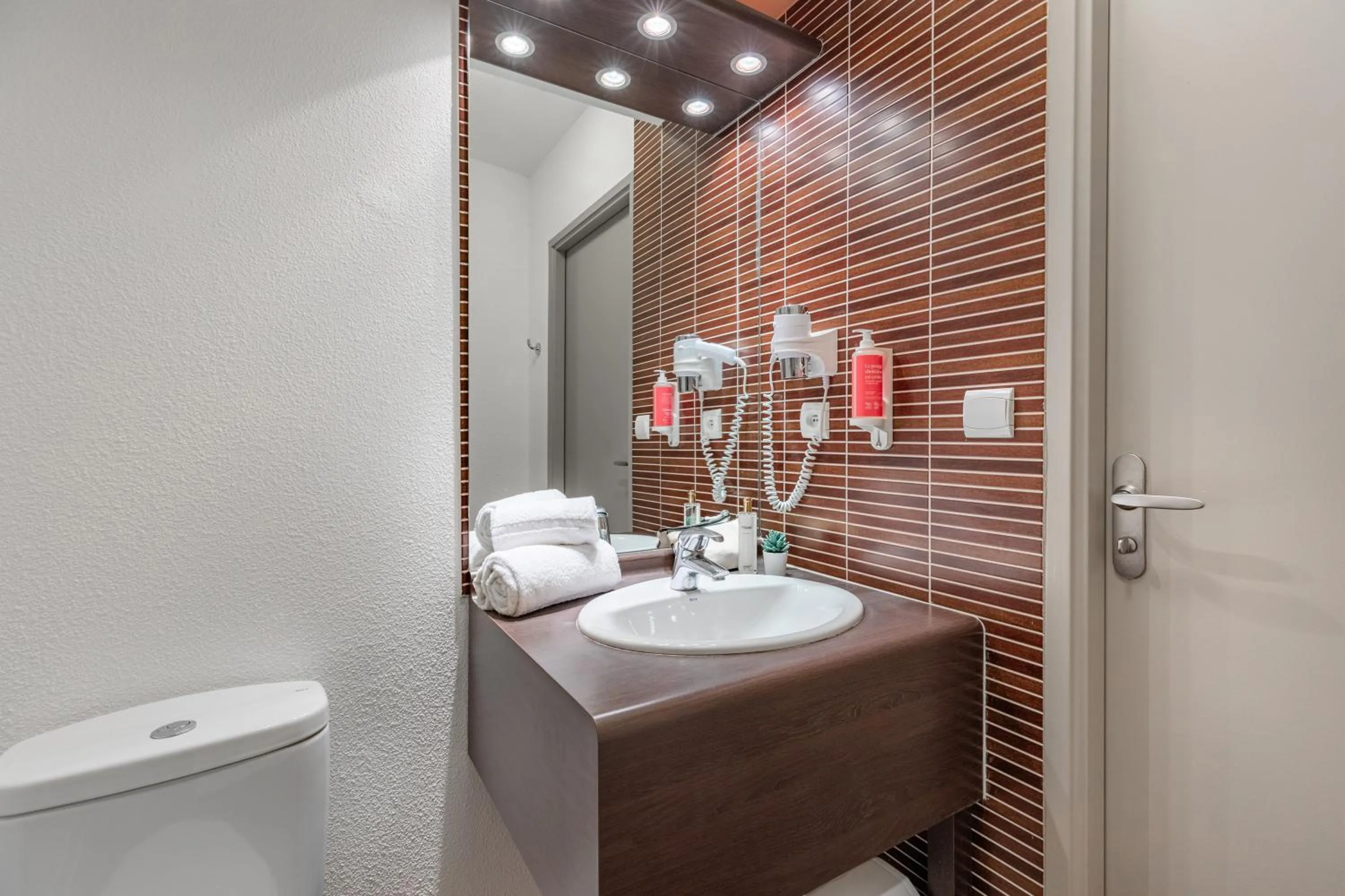 Bathroom in Appart’City Confort Nantes Ouest Saint-Herblain