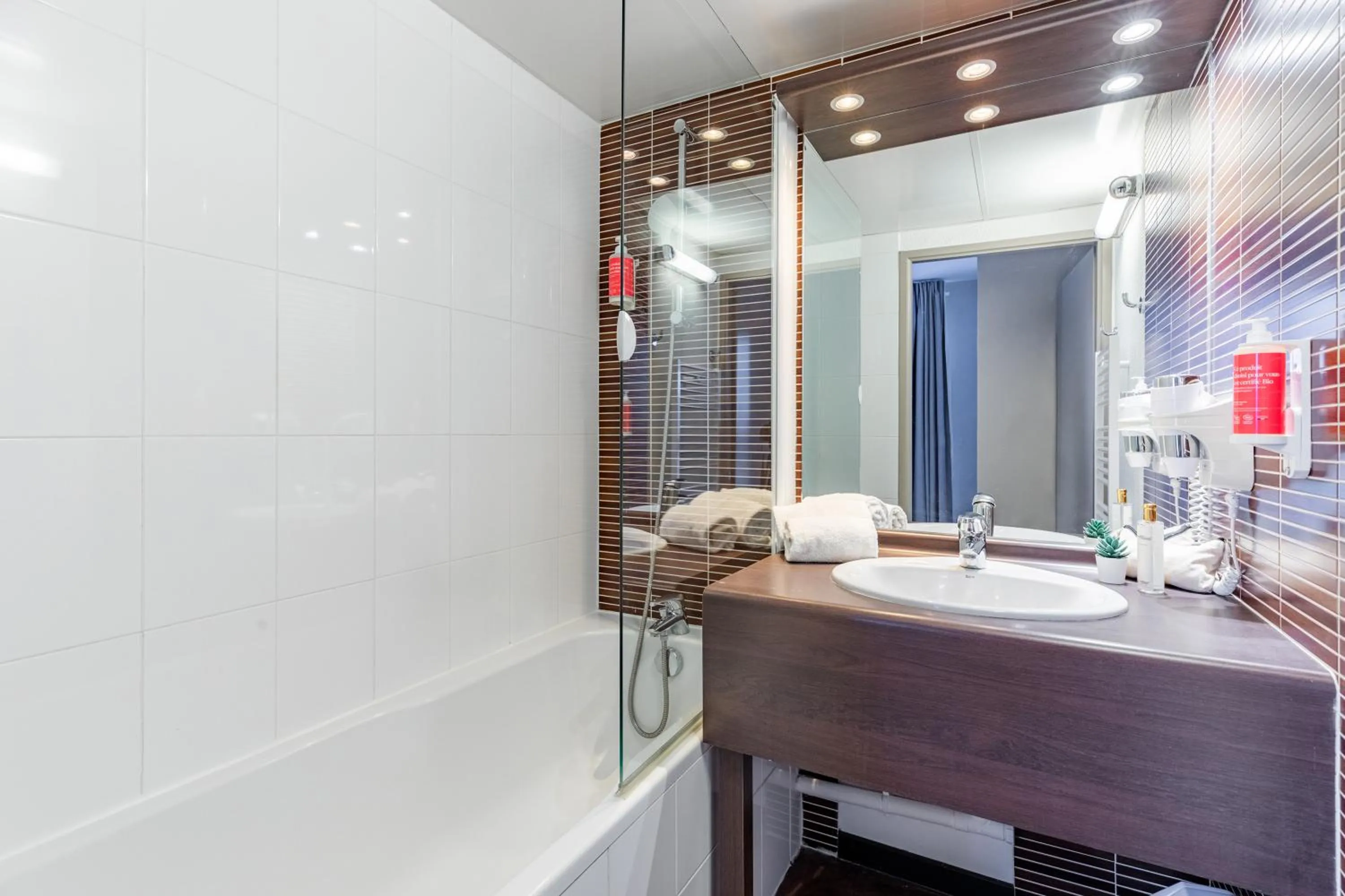 Bathroom in Appart’City Confort Nantes Ouest Saint-Herblain