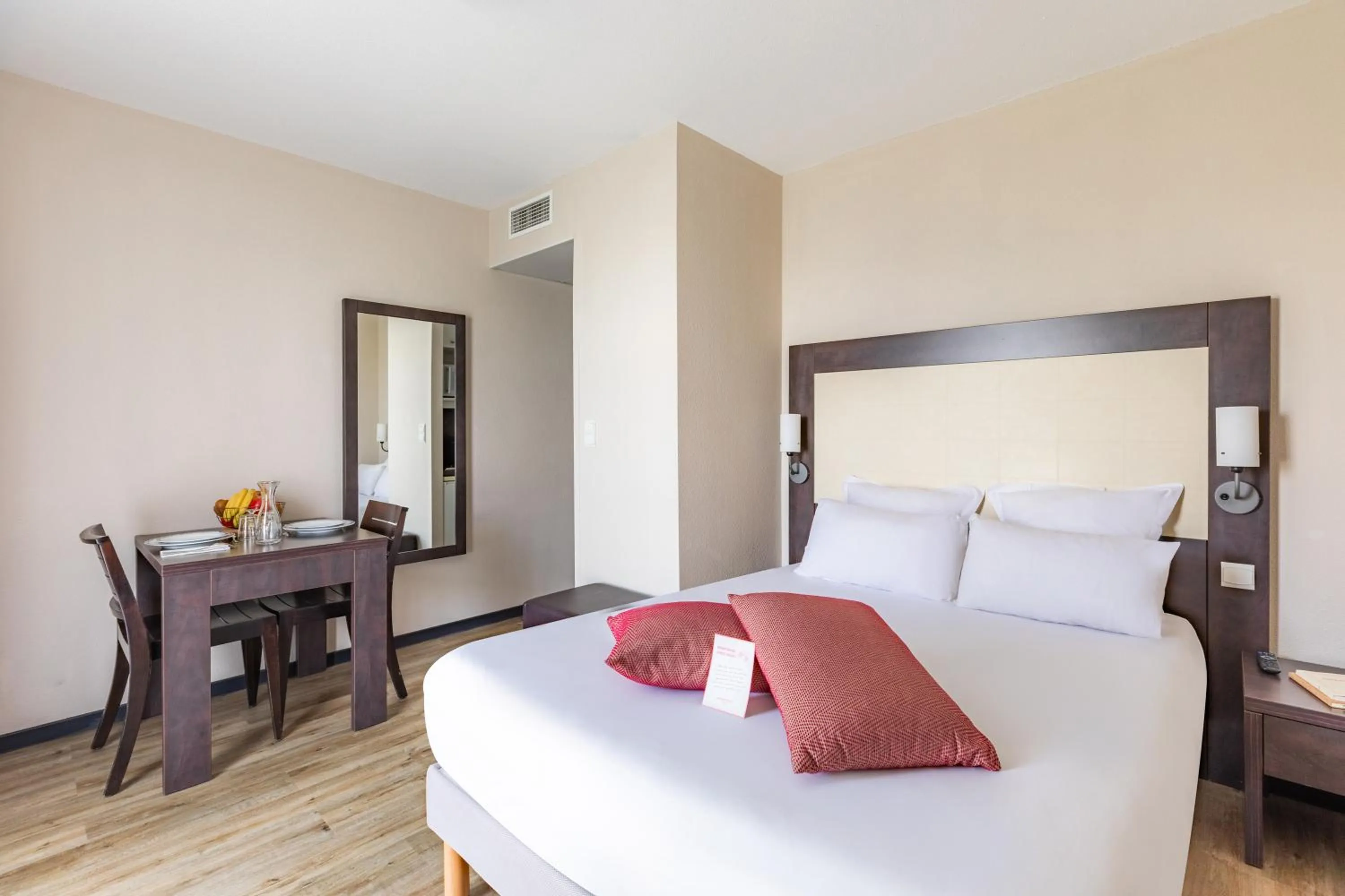 Bedroom, Bed in Appart’City Confort Nantes Ouest Saint-Herblain