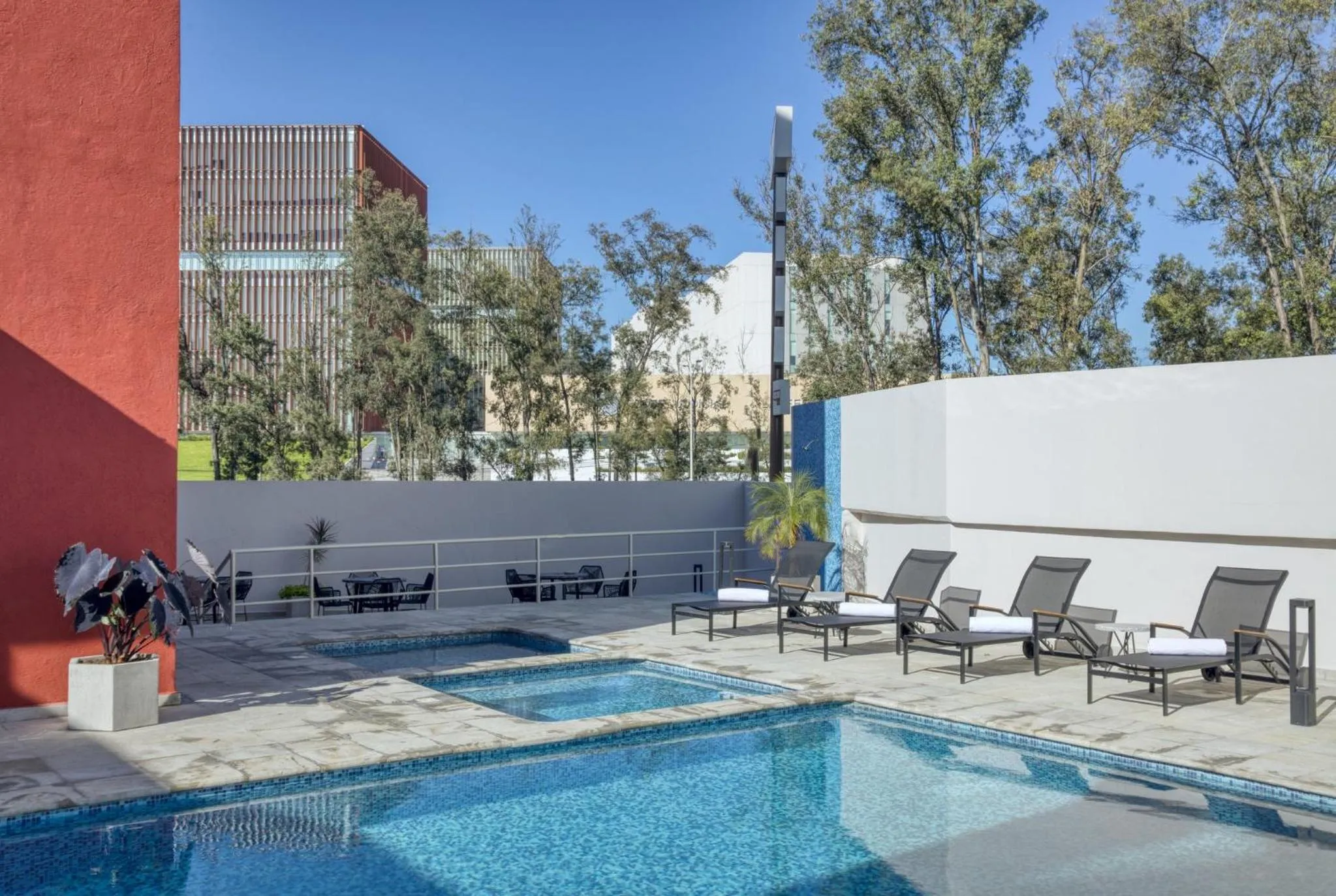 Swimming pool in Fiesta Inn Guadalajara Periferico Poniente