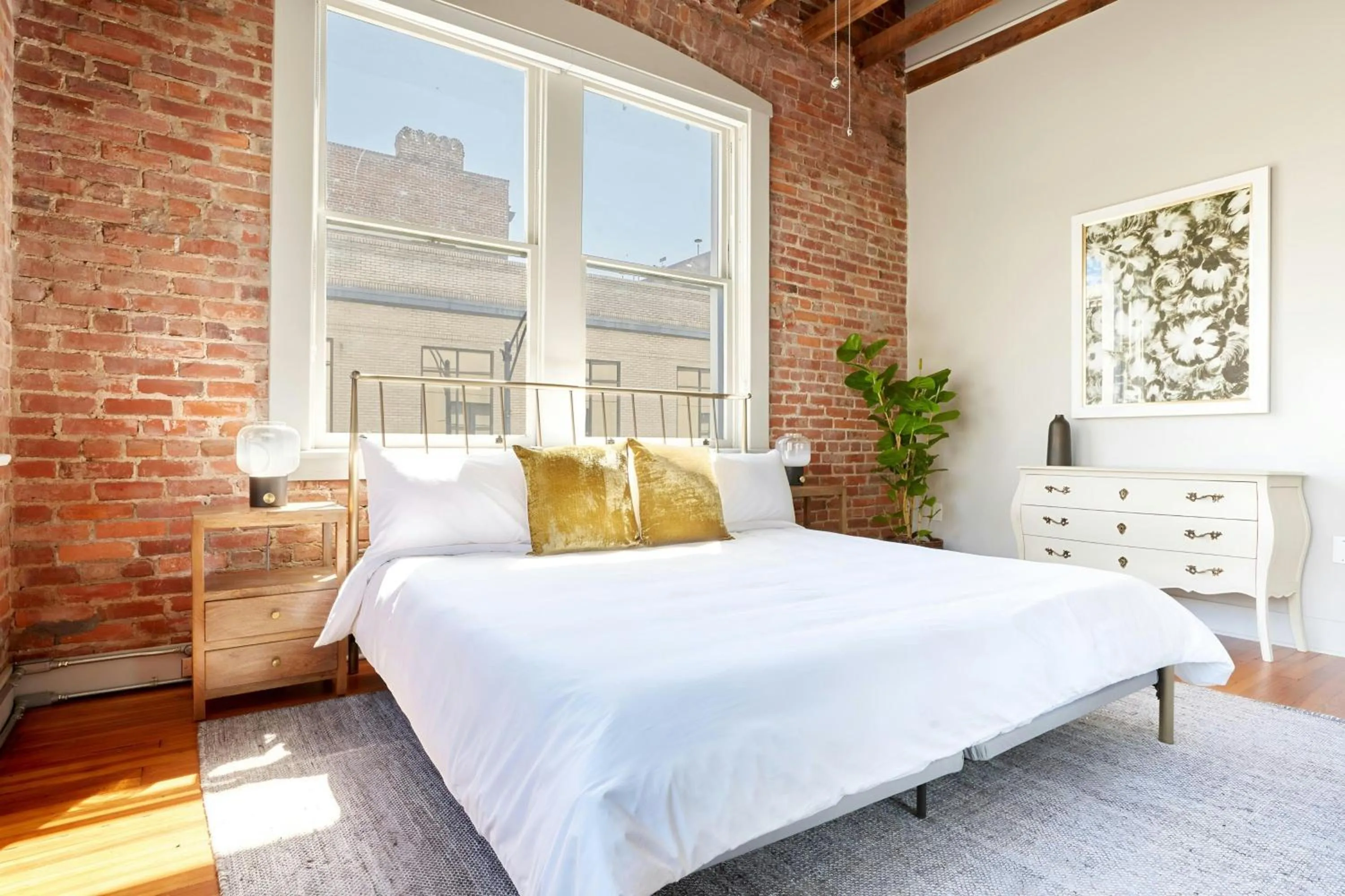 Bedroom, Bed in Sonder by Marriott Bonvoy The Drayton Apartments Historic District