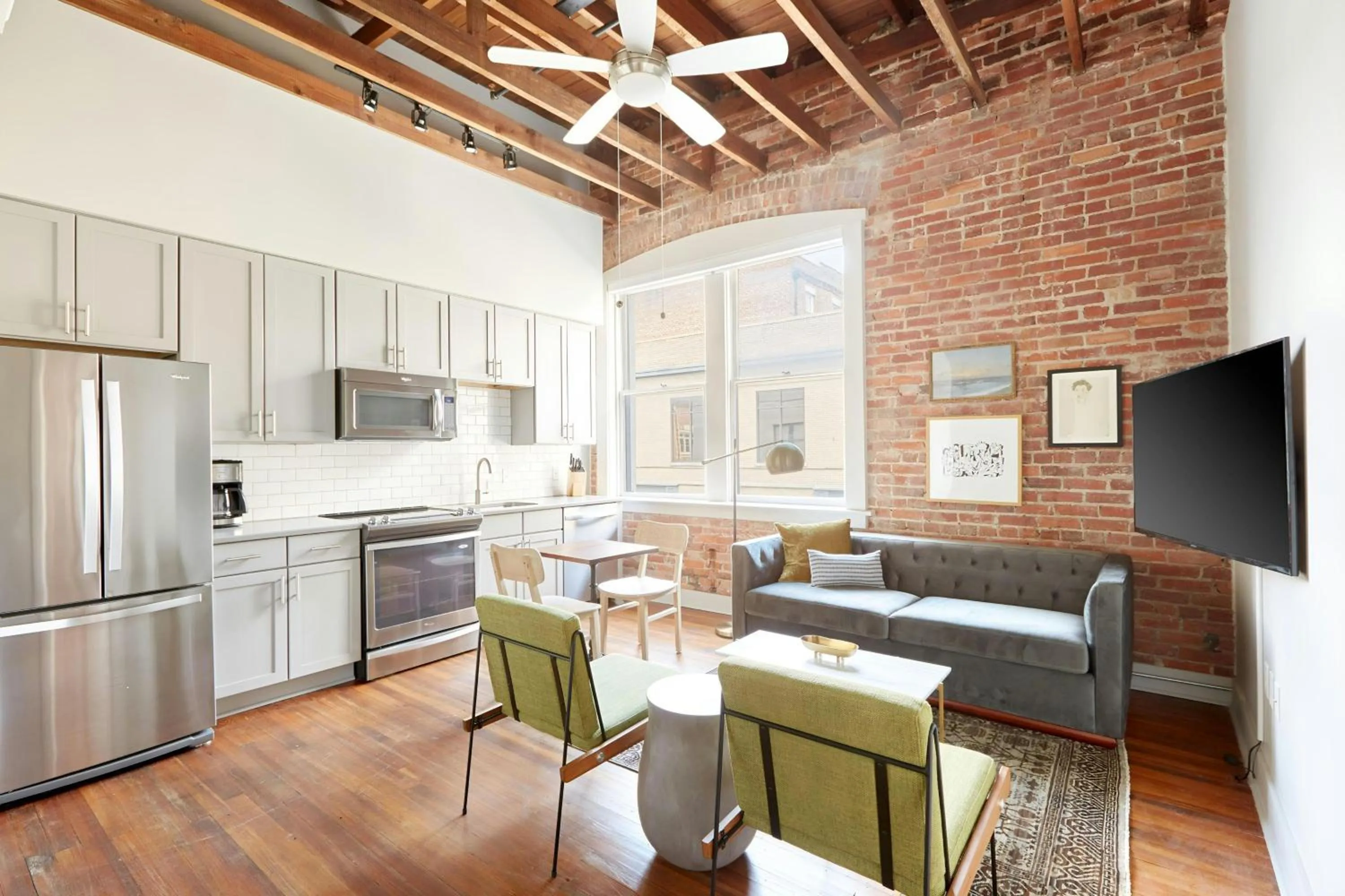Living room in Sonder by Marriott Bonvoy The Drayton Apartments Historic District