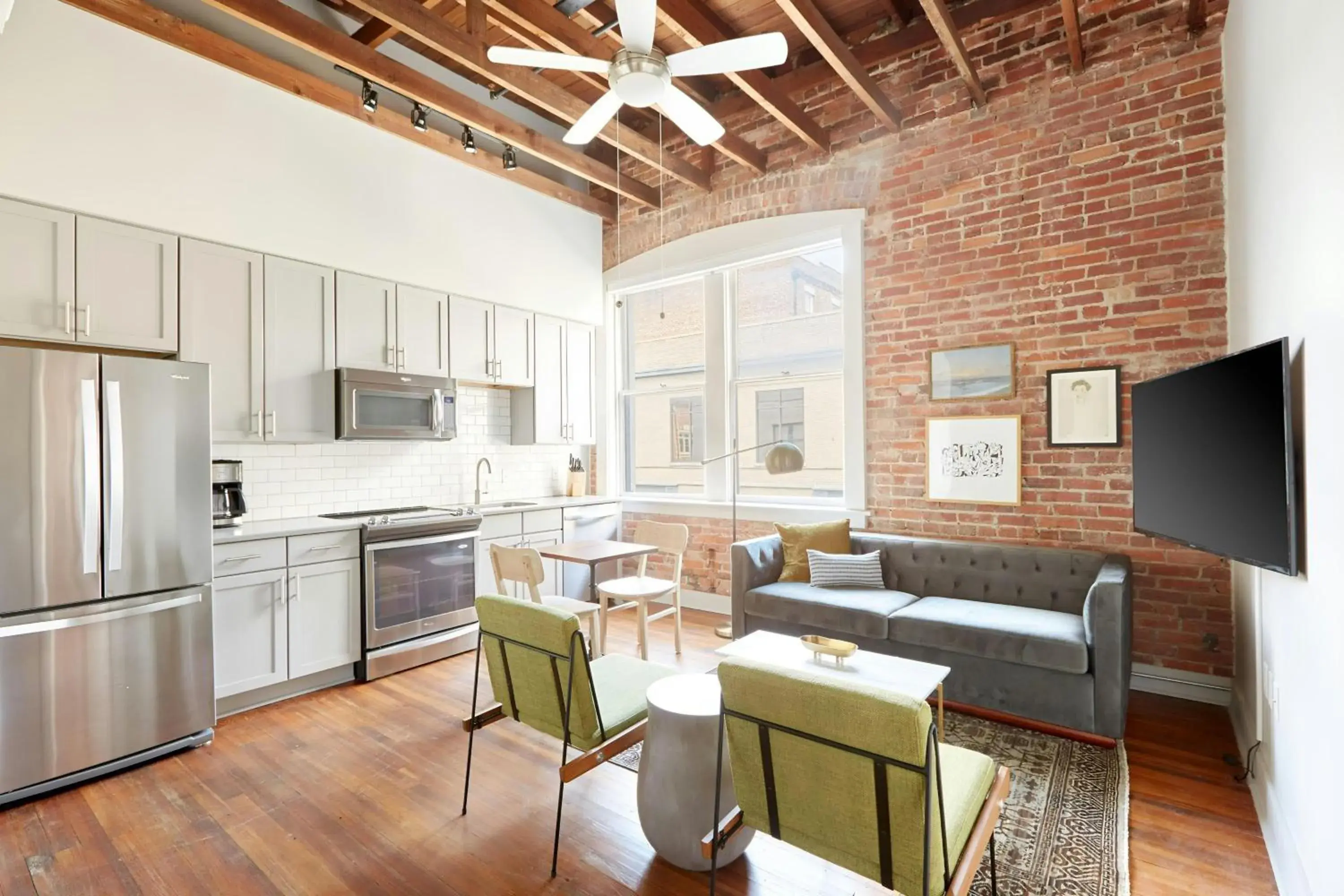 One-Bedroom Superior Apartment with Queen and Sofa Bed in Sonder by Marriott Bonvoy The Drayton Apartments Historic District One-Bedroom Superior Apartment with Queen and Sofa Bed in Sonder by Marriott Bonvoy The Drayton Apartments Historic District