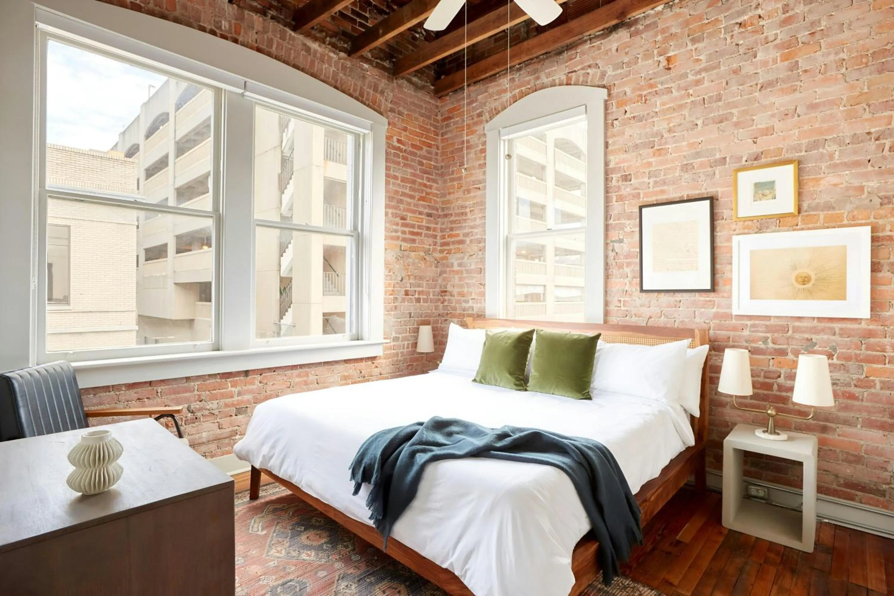Bedroom, Bed in Sonder by Marriott Bonvoy The Drayton Apartments Historic District