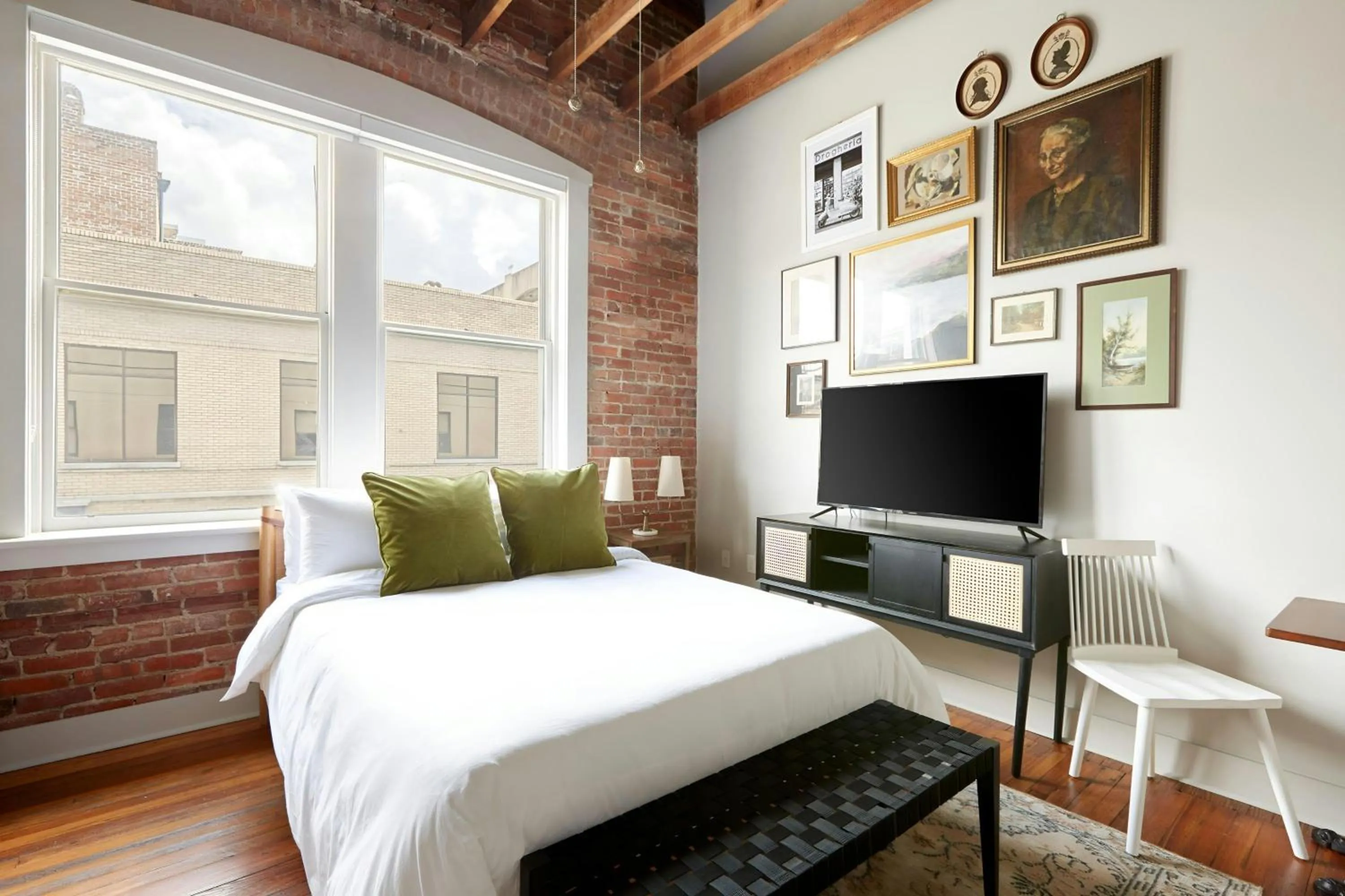 Bedroom, Bed in Sonder by Marriott Bonvoy The Drayton Apartments Historic District