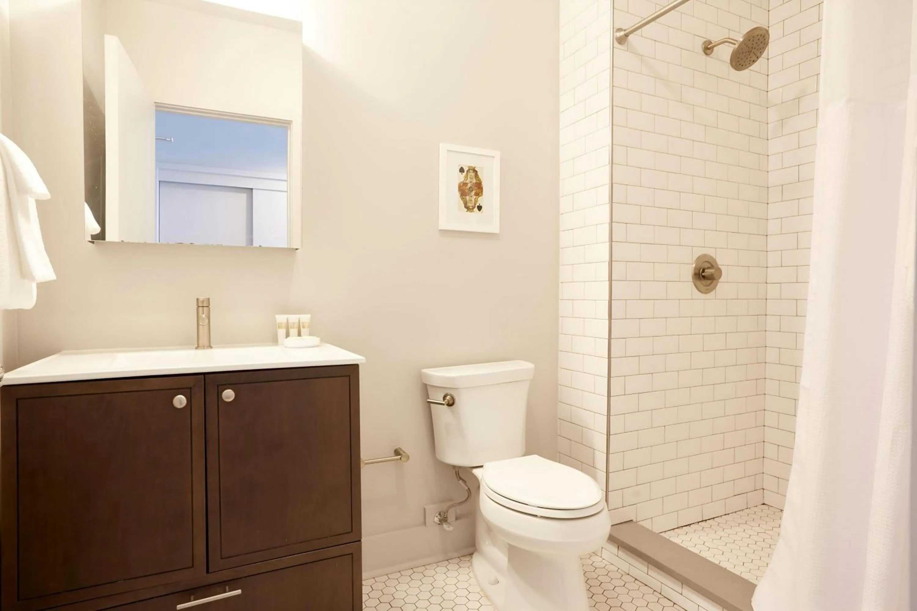 Bathroom in Sonder by Marriott Bonvoy The Drayton Apartments Historic District
