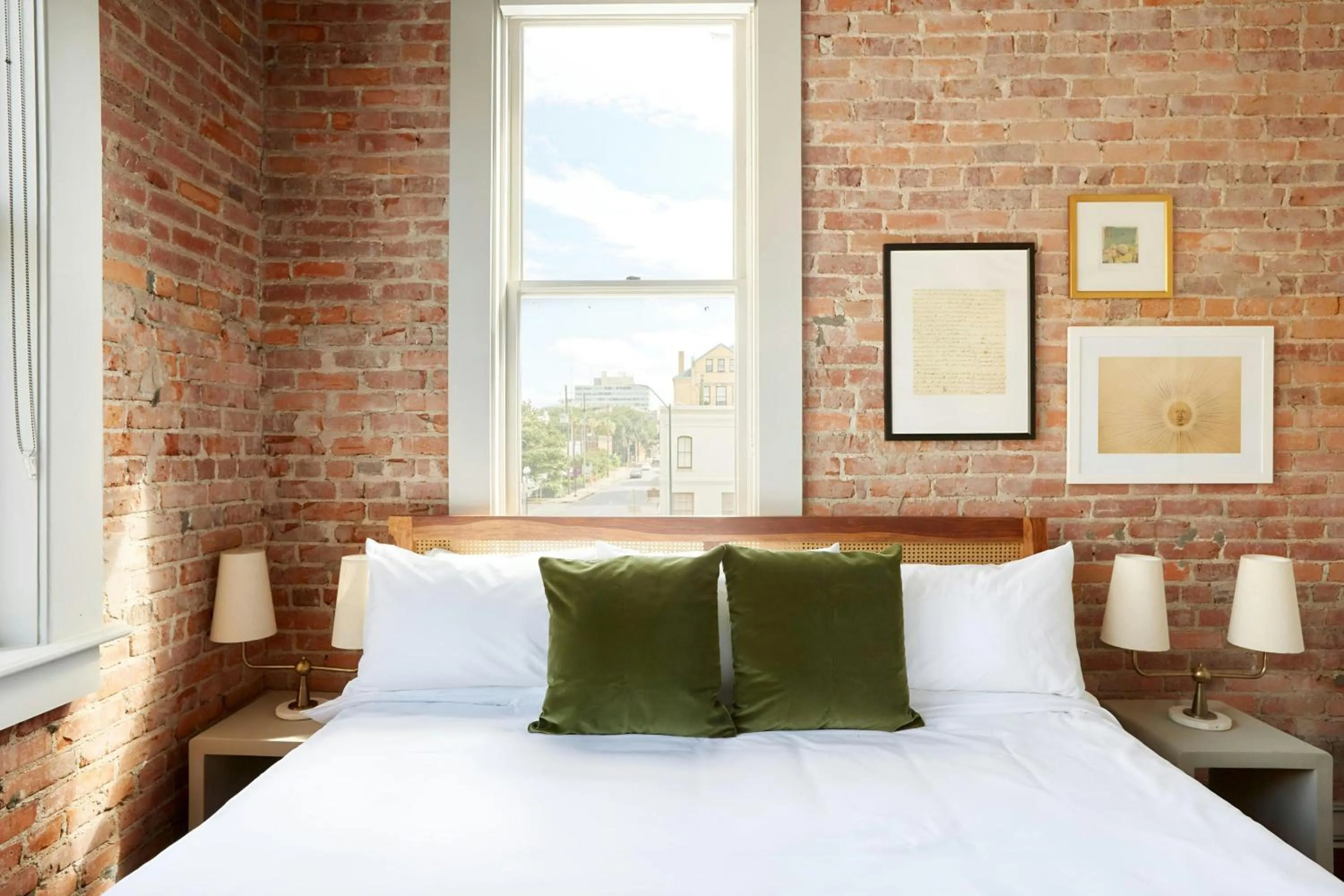Bedroom, Bed in Sonder by Marriott Bonvoy The Drayton Apartments Historic District