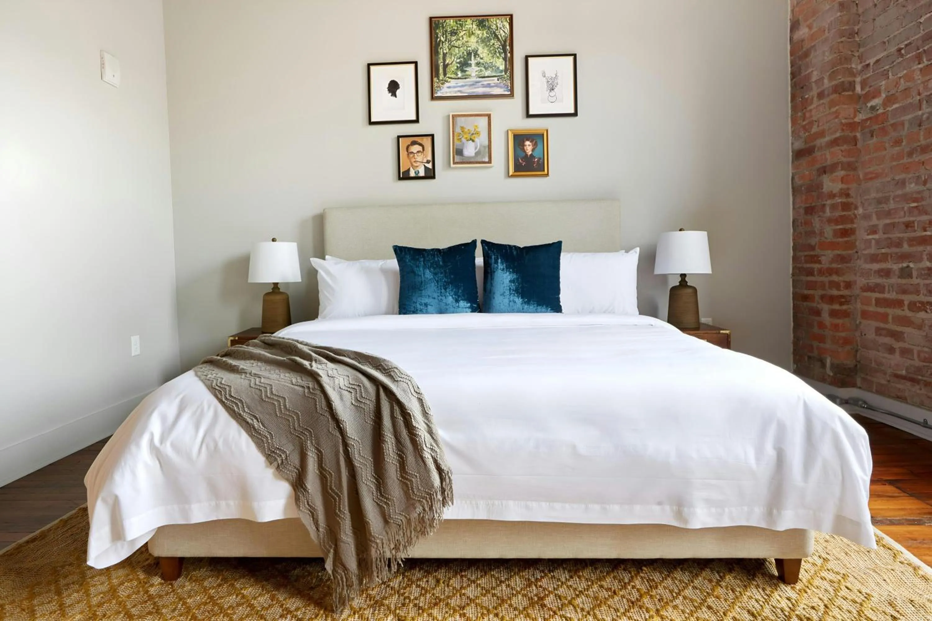 Bedroom, Bed in Sonder by Marriott Bonvoy The Drayton Apartments Historic District