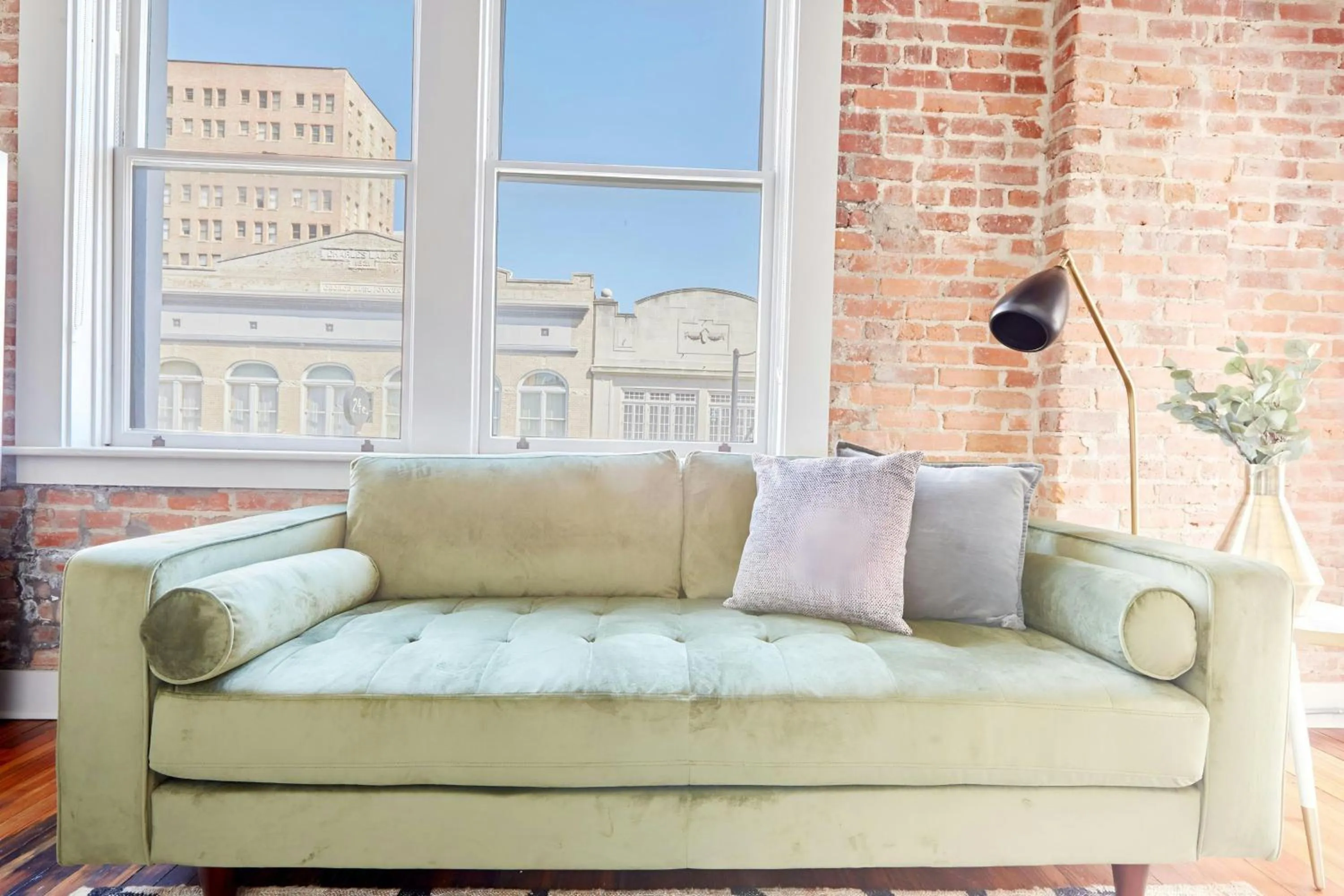Living room in Sonder by Marriott Bonvoy The Drayton Apartments Historic District