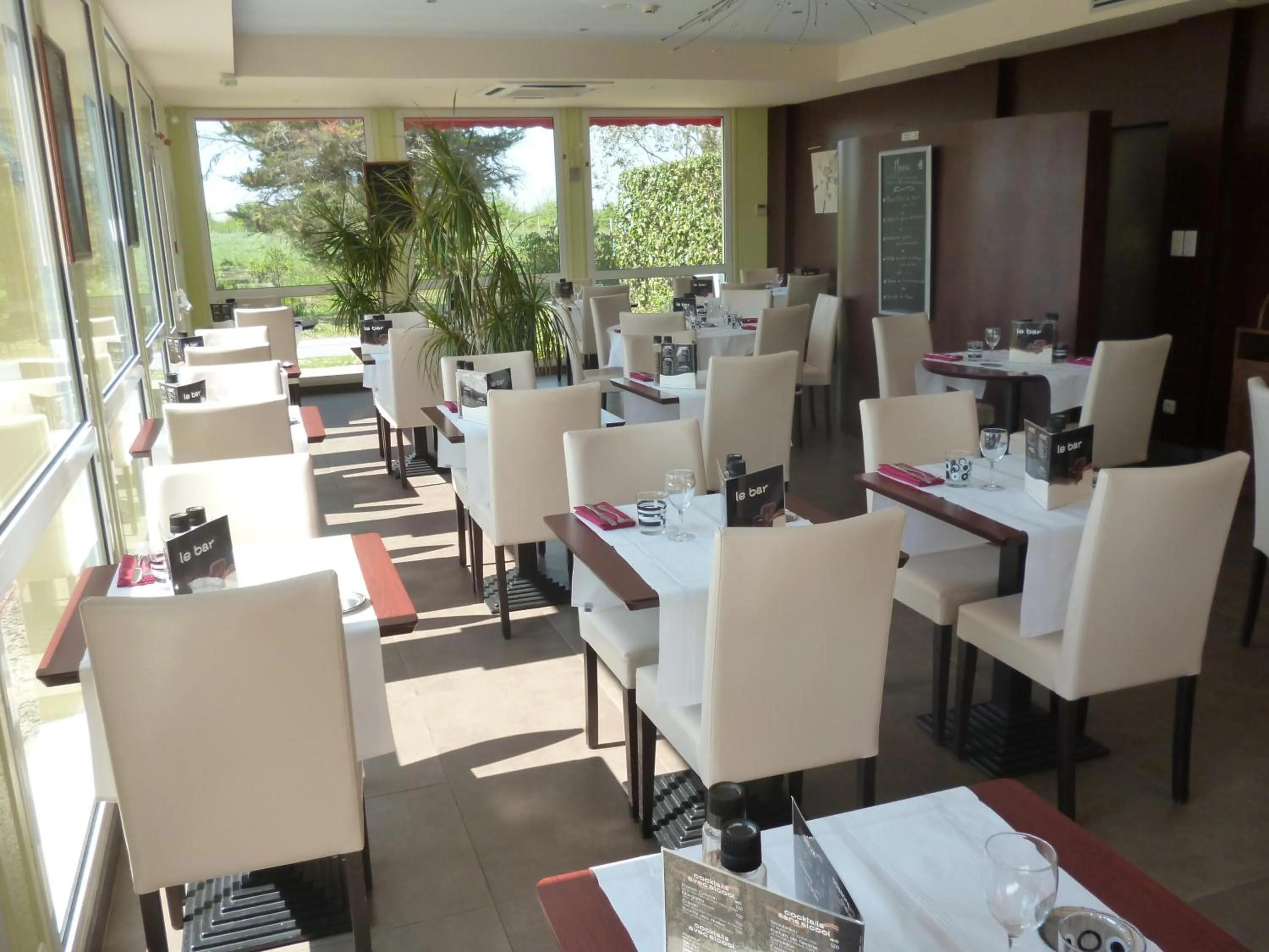 Restaurant/places to eat in Logis Hotel De La Loire - Restaurant Les Bateliers