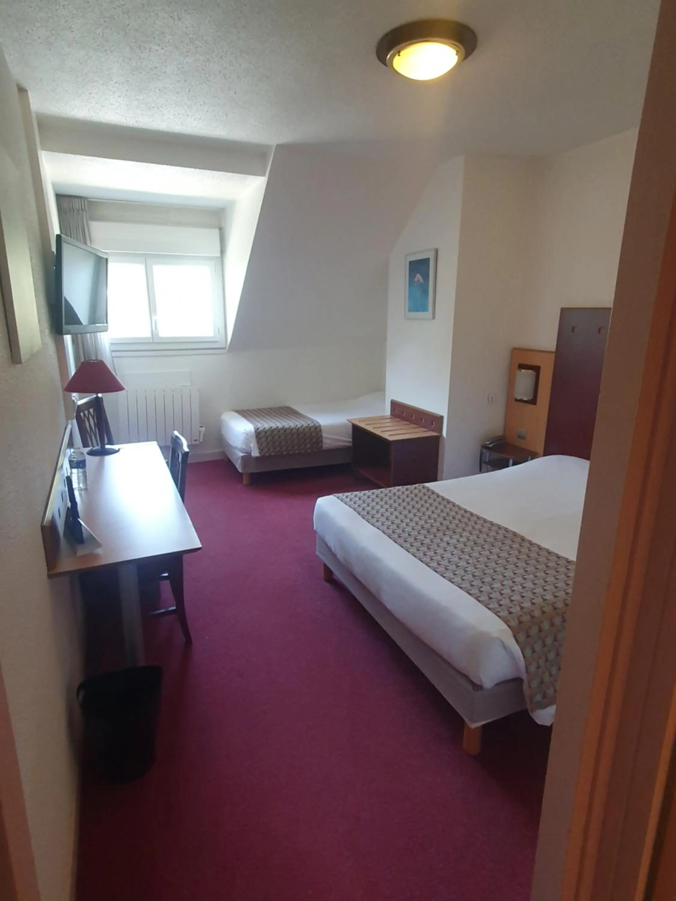 Family, Bed in Logis Hotel De La Loire - Restaurant Les Bateliers