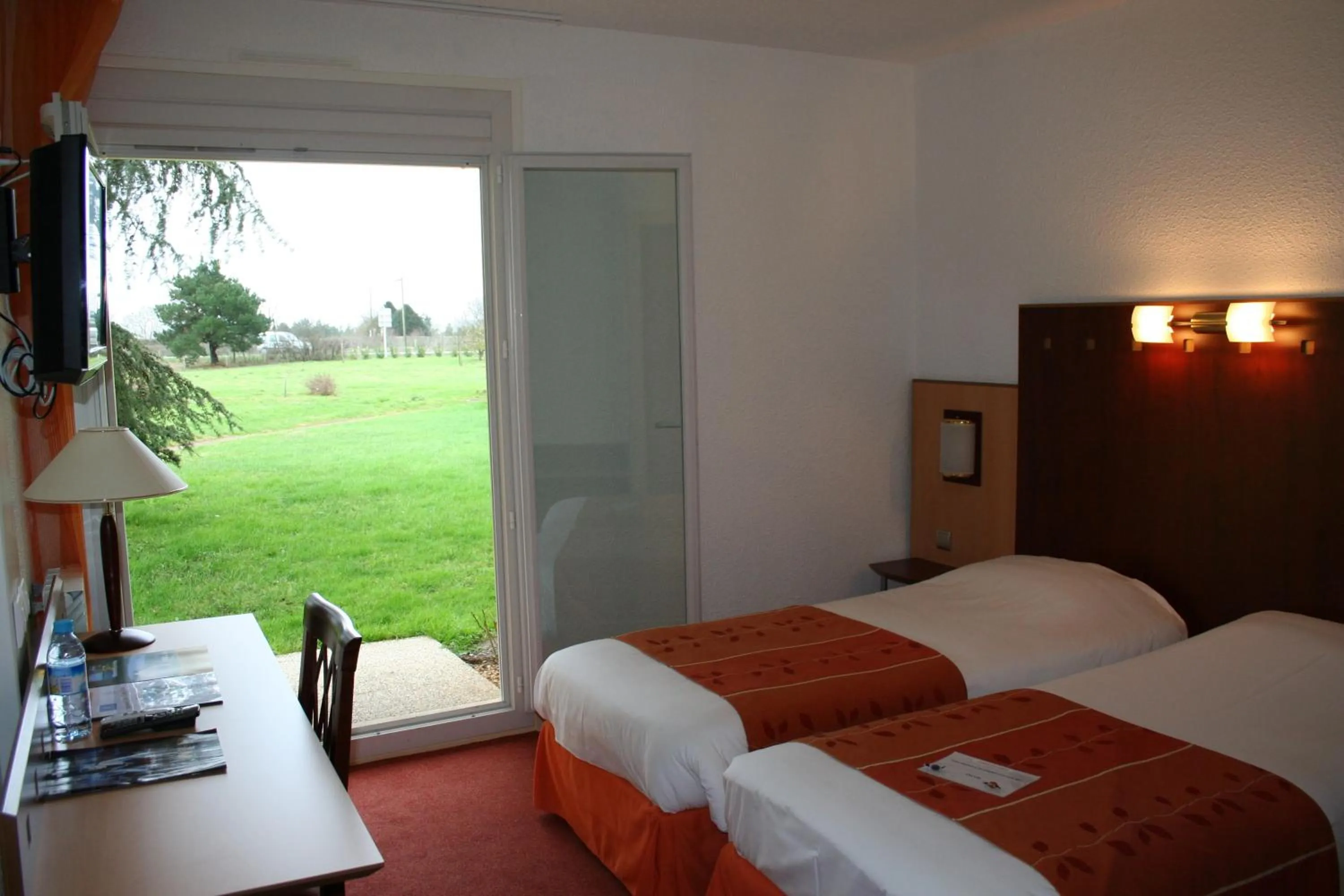 View (from property/room), Bed in Logis Hotel De La Loire - Restaurant Les Bateliers