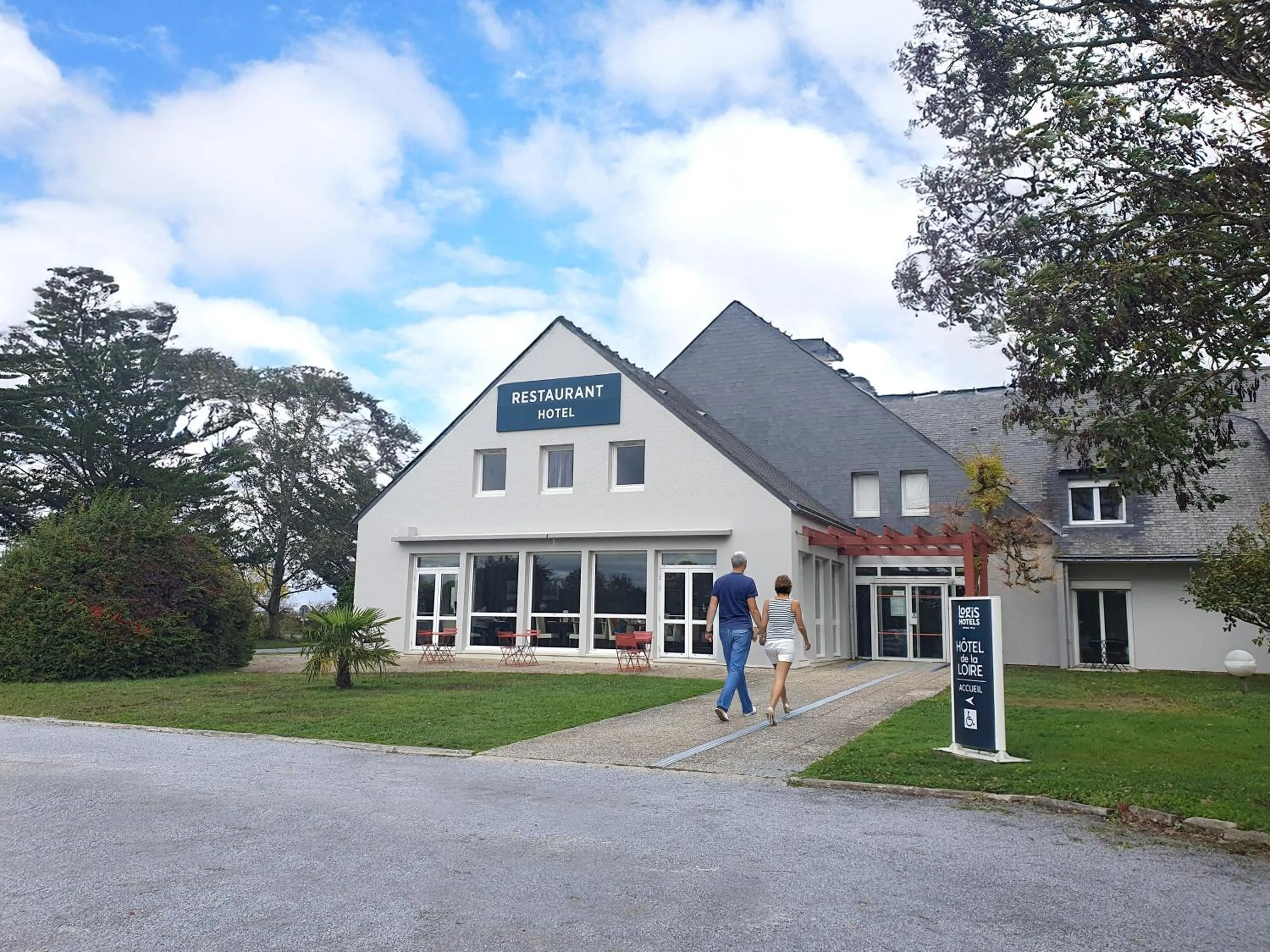 Property building in Logis Hotel De La Loire Ancenis - Restaurant Les Bateliers