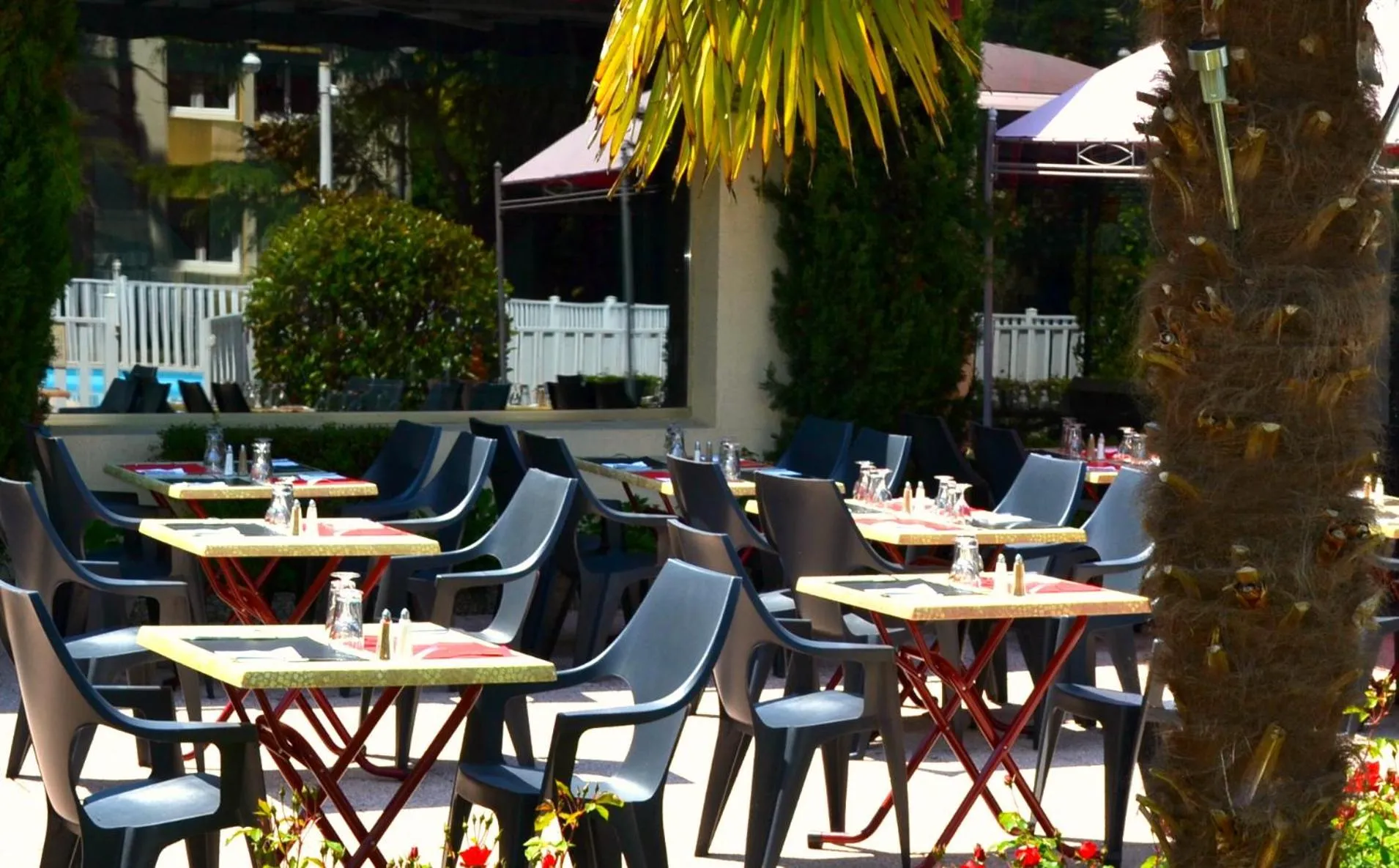 Balcony/Terrace, Restaurant/Places to Eat in Relais 500 De Vienne