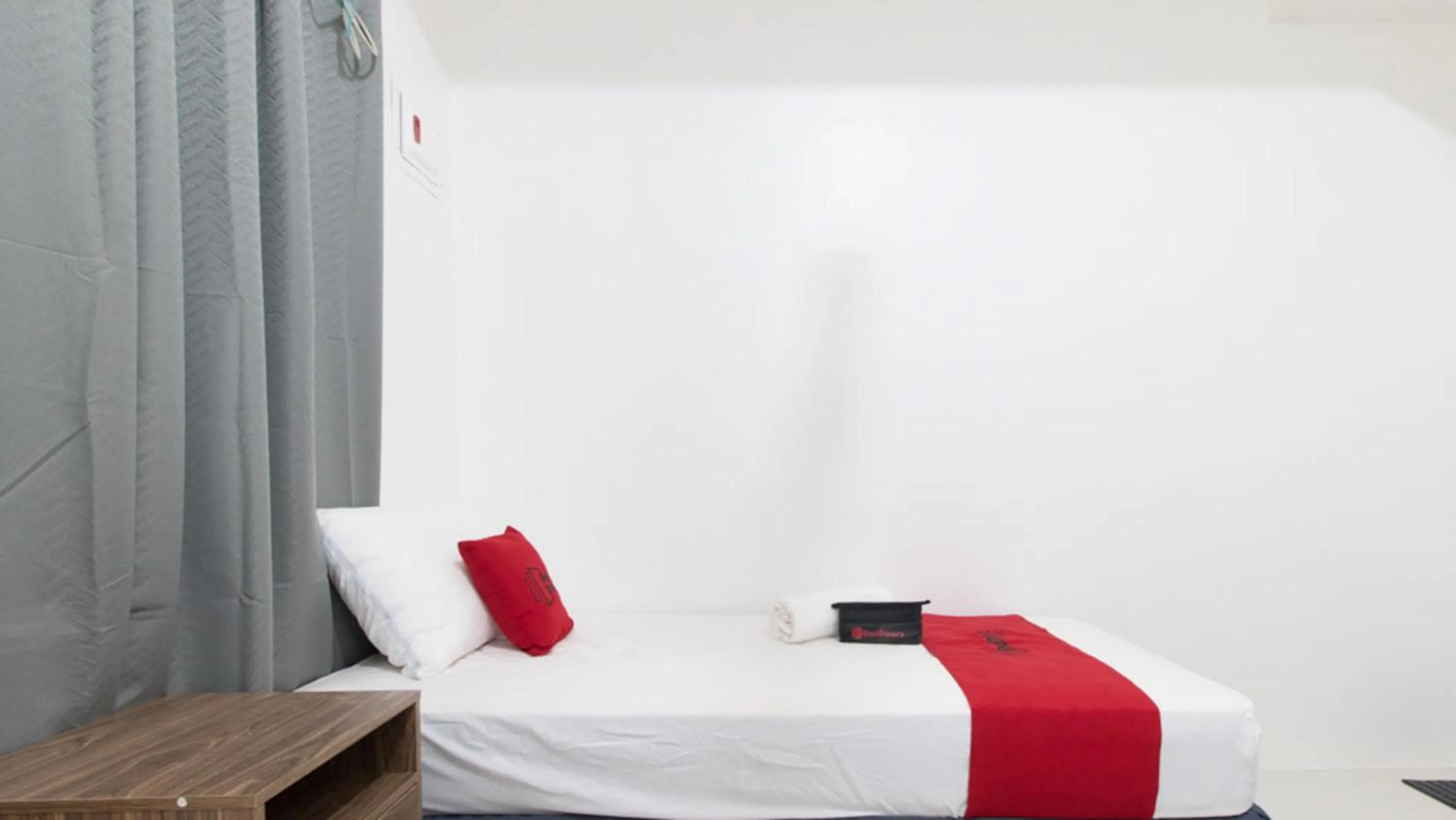 Bed in RedDoorz near Liceo De Cagayan University Highschool