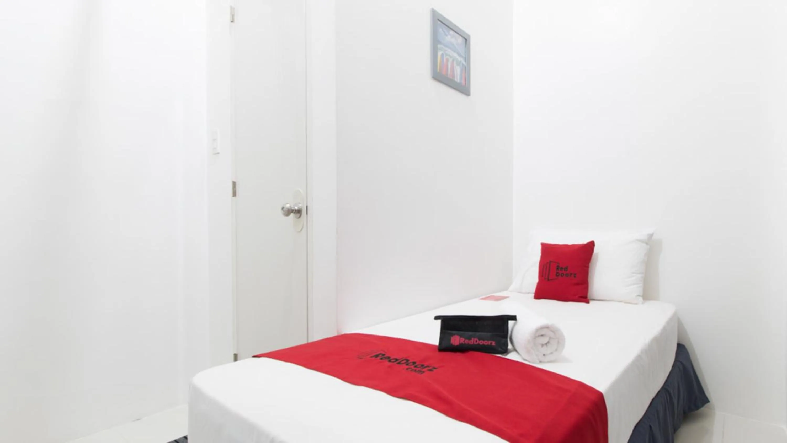 Photo of the whole room, Bed in RedDoorz near Liceo De Cagayan University Highschool