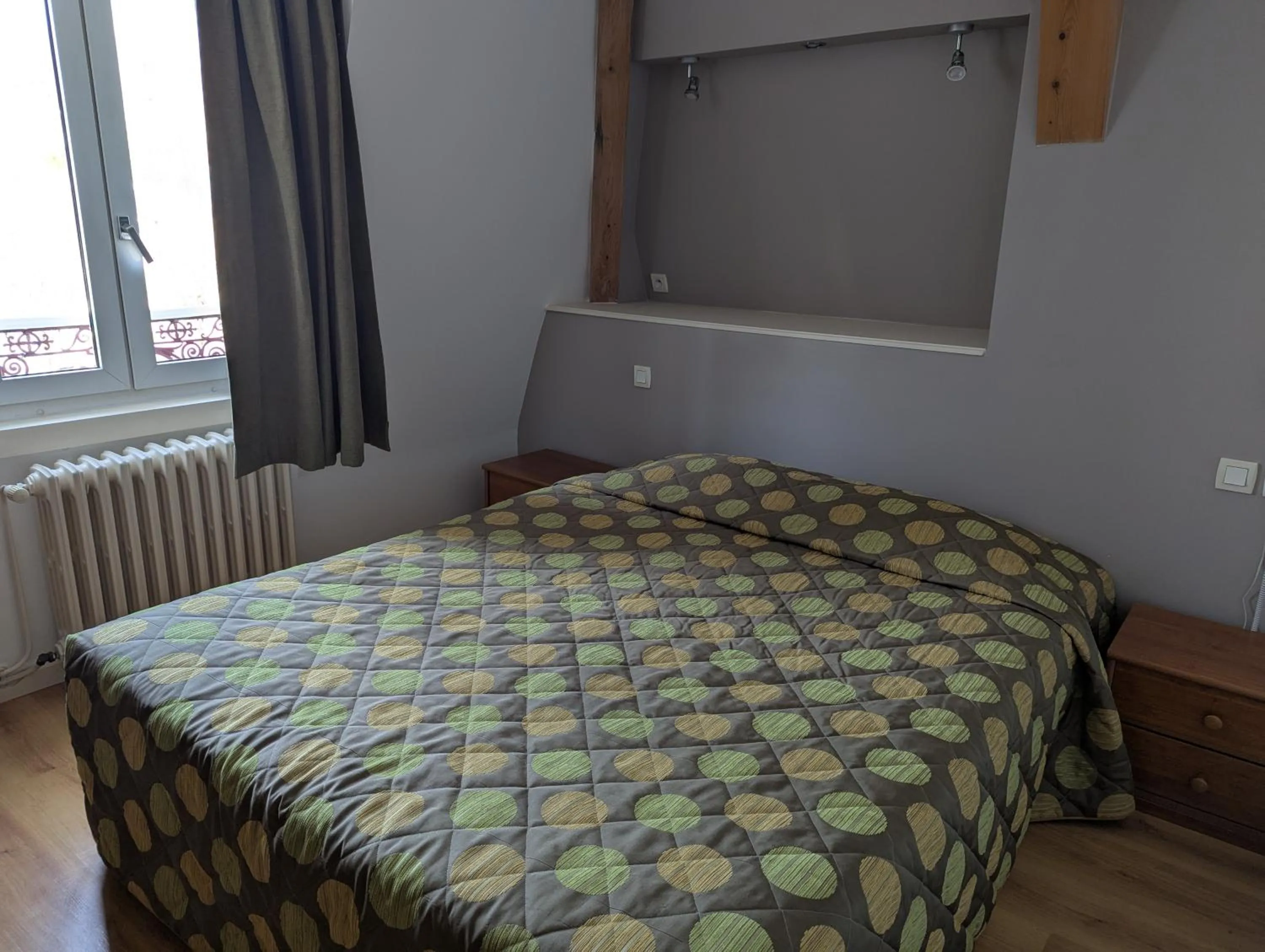 Bedroom, Bed in Logis Hôtel Regina