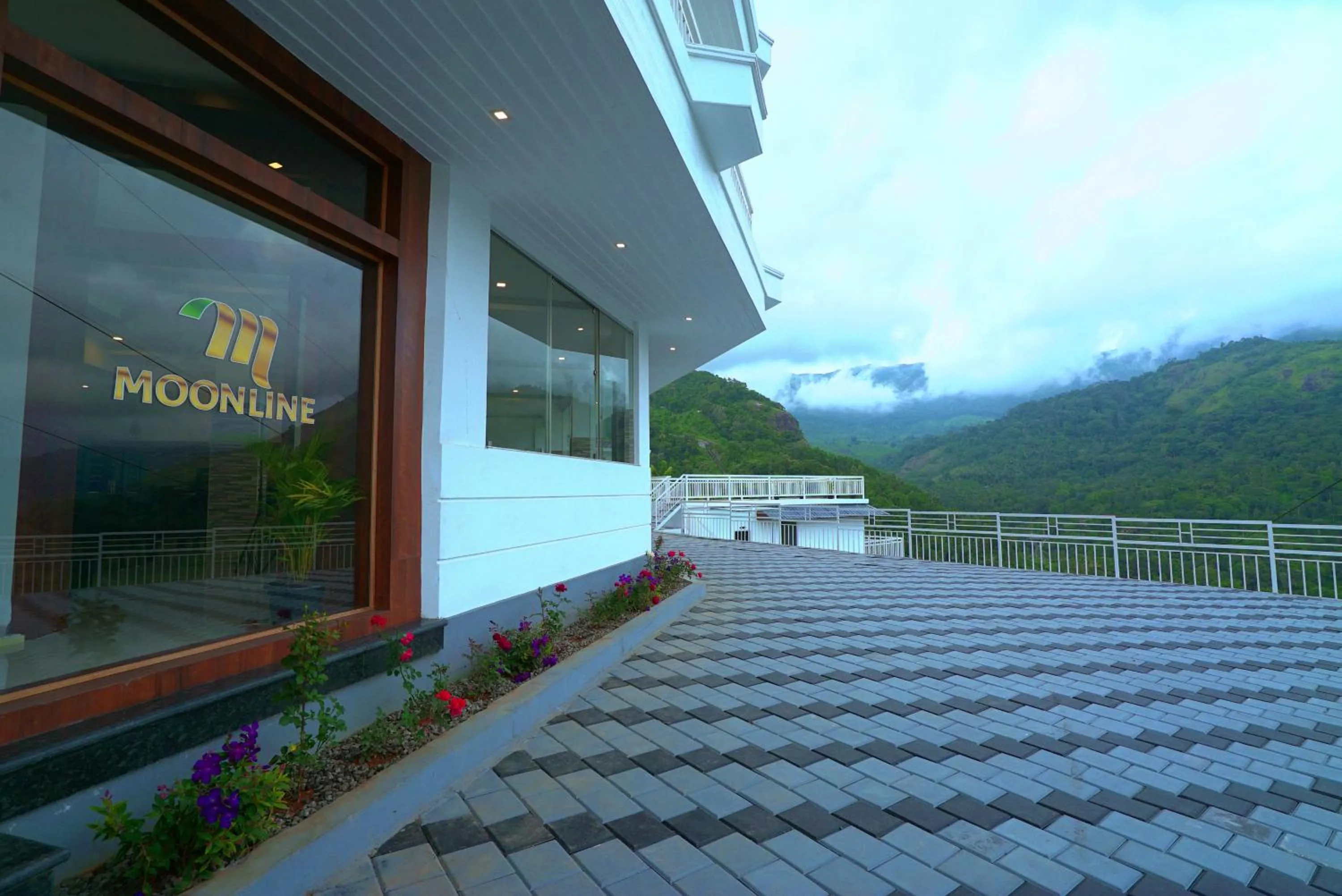 Facade/entrance in Moonline Resort