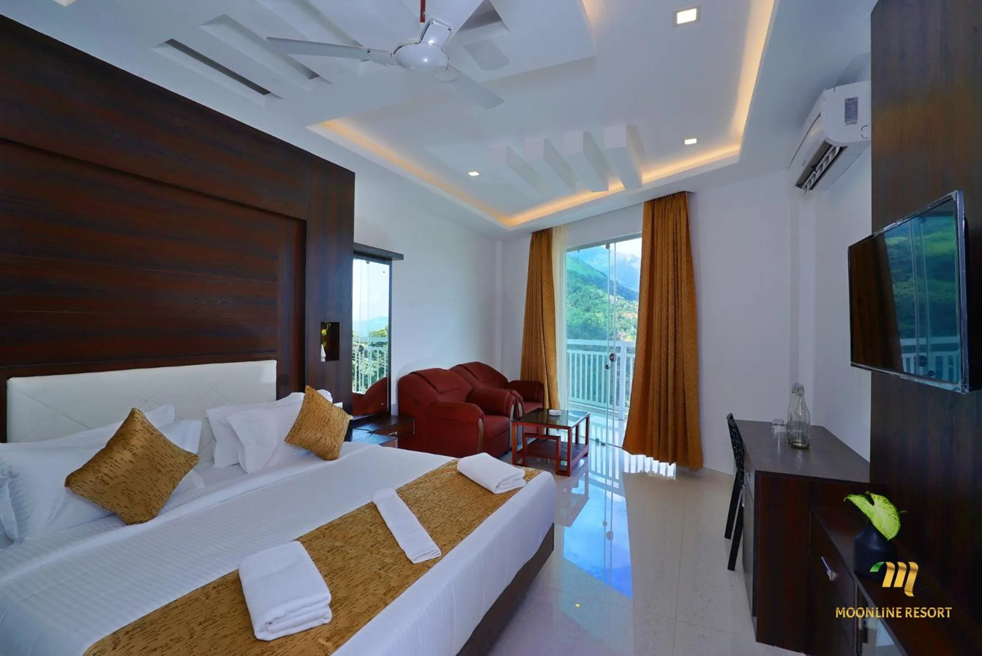 Photo of the whole room, Bed in Moonline Resort