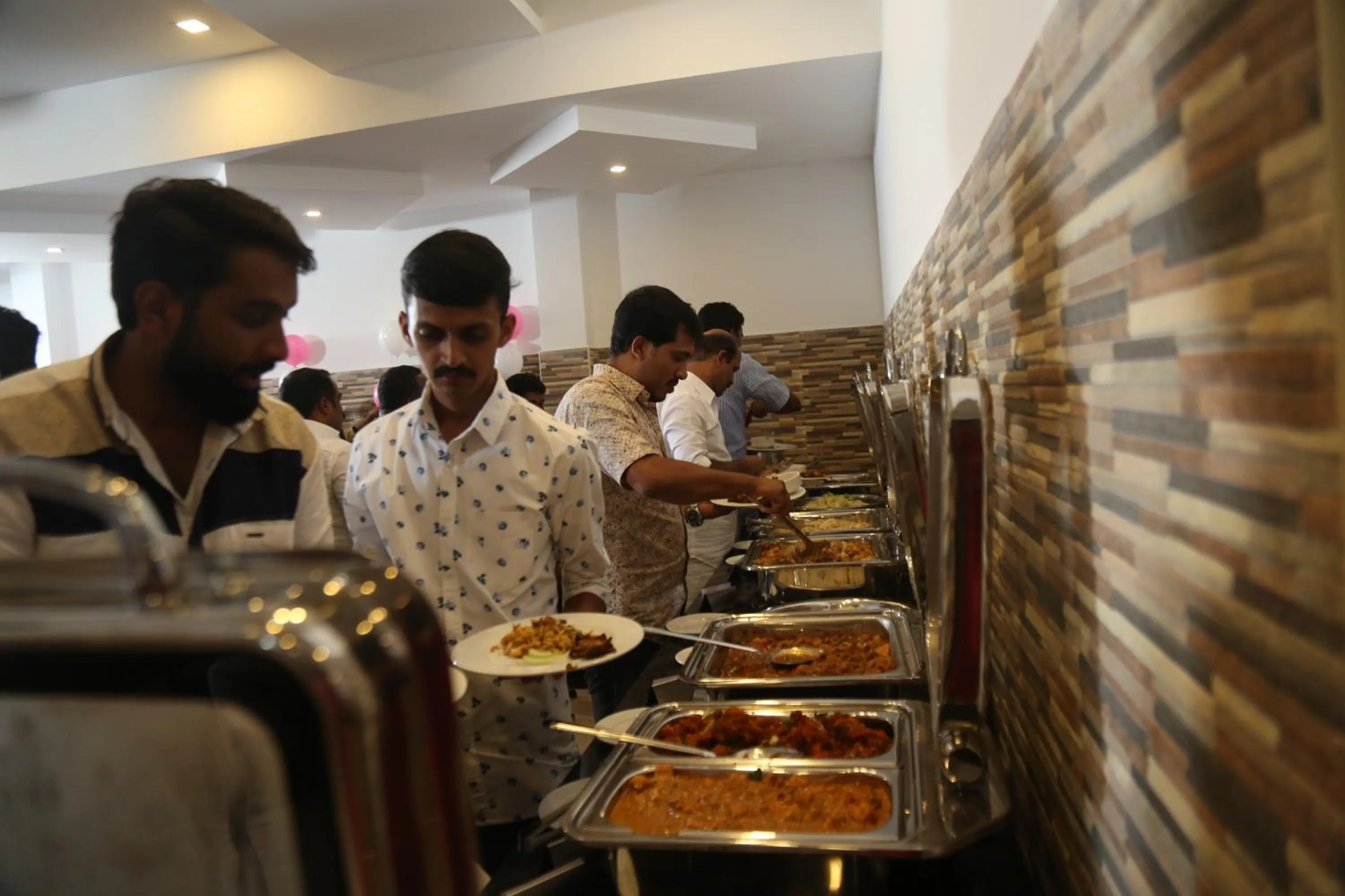 Restaurant/places to eat in Moonline Resort