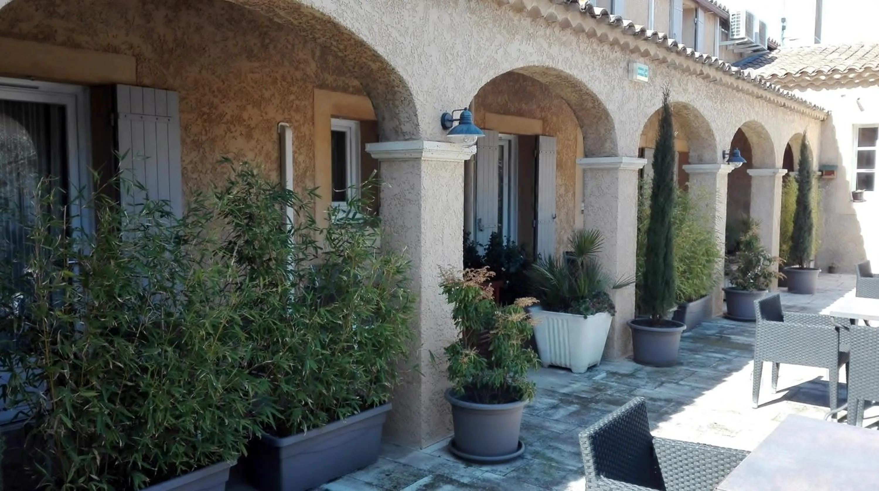 Balcony/Terrace in Logis Hôtel Fabian des Baux