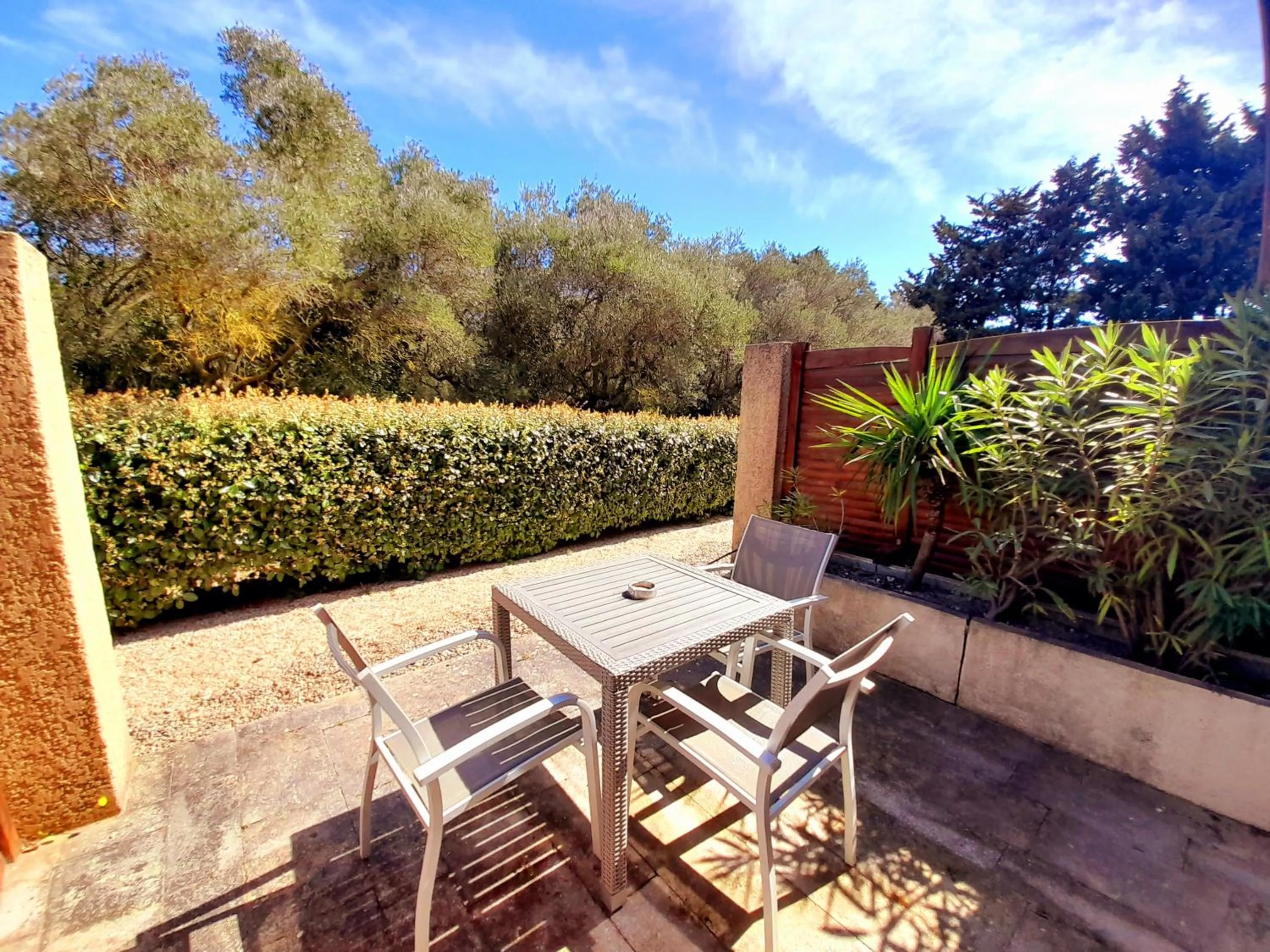 Balcony/Terrace in Logis Hôtel Fabian des Baux