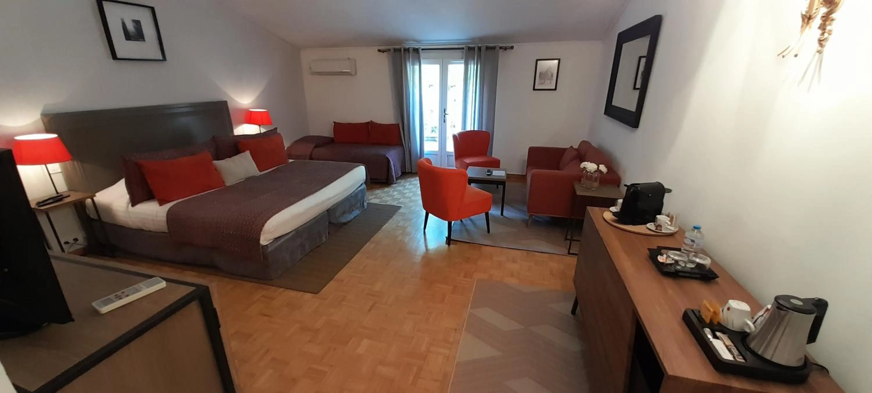 Photo of the whole room, Bed in Logis Hôtel Fabian des Baux