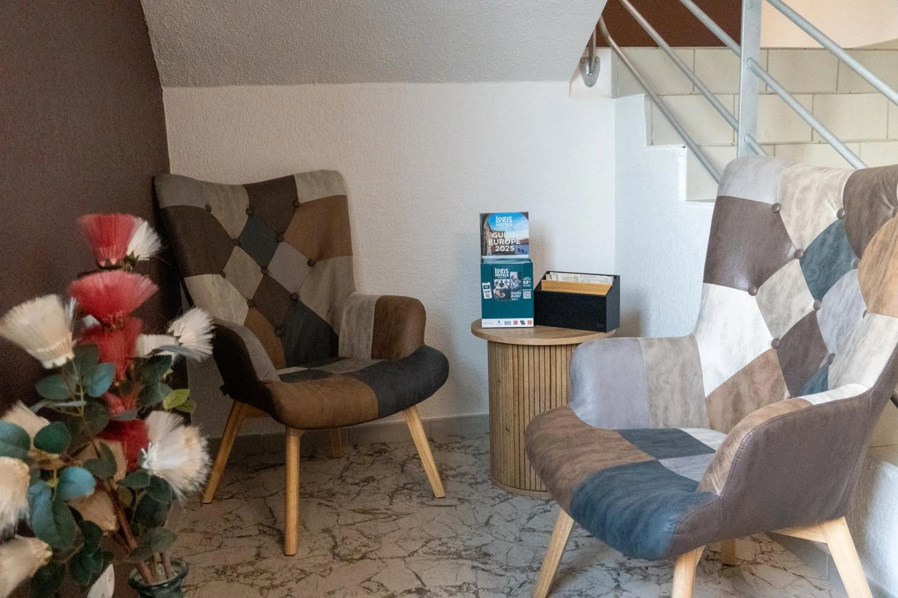 Living room in Cit'Hotel Restaurant du Bowling de Millau