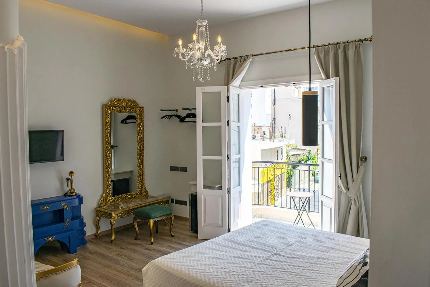 Photo of the whole room, Bed in 9 Muses Hotel