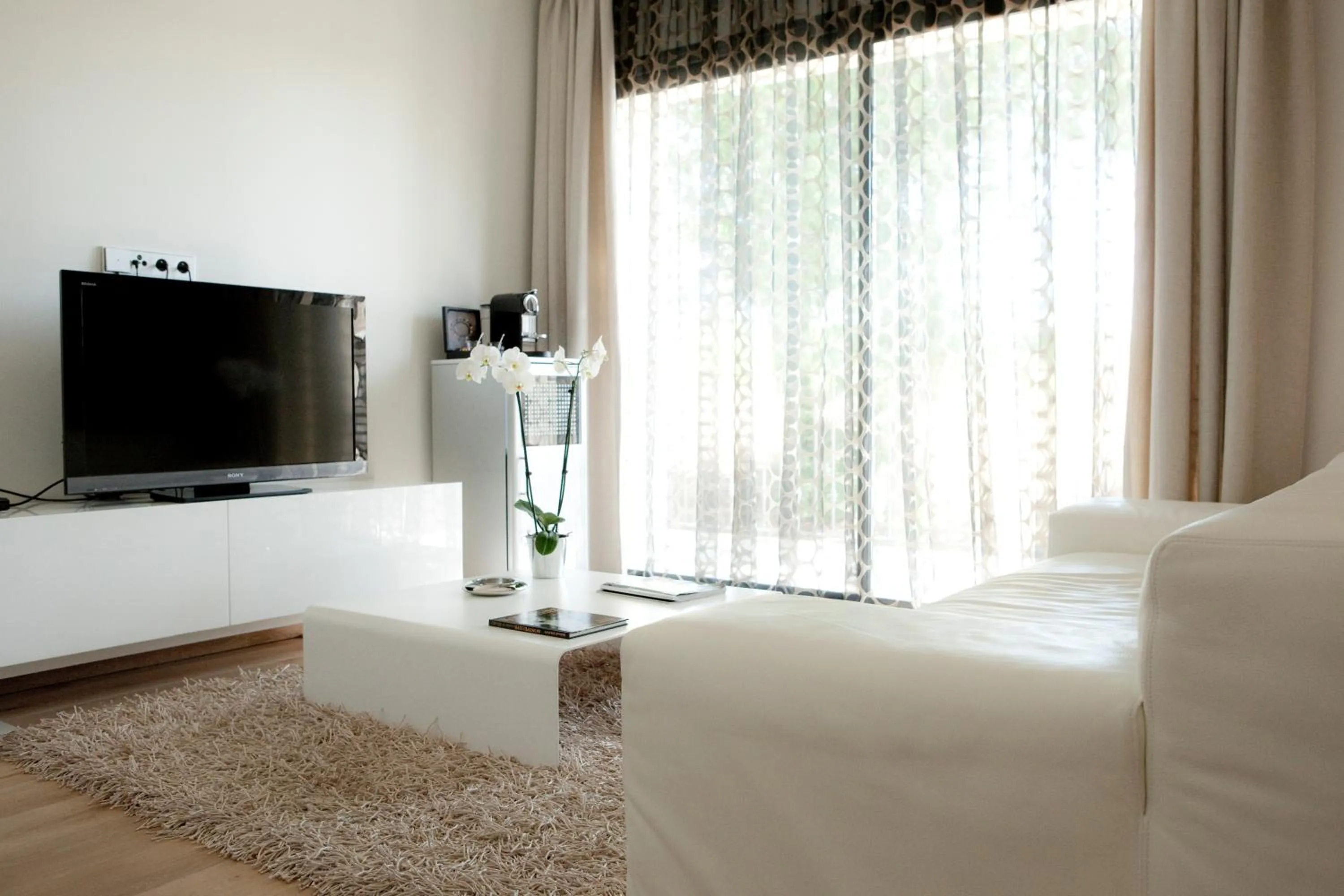 TV and multimedia in Domaine de Verchant & Spa - Relais & Châteaux