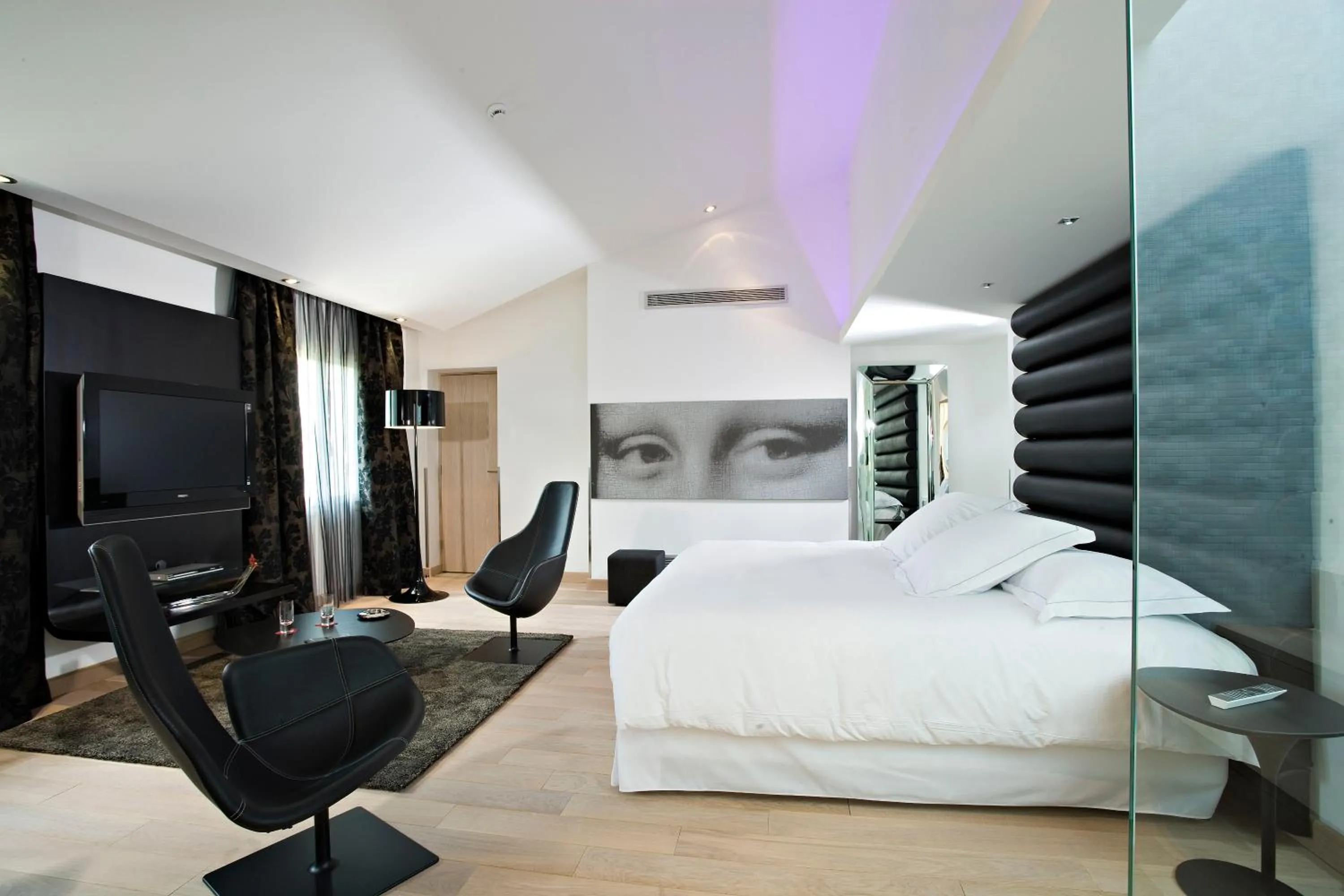 Decorative detail, Bed in Domaine de Verchant & Spa - Relais & Châteaux