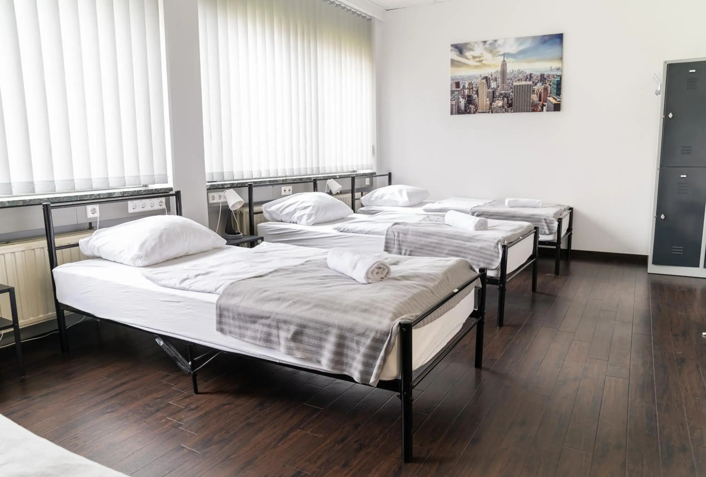 Triple Room with Shared Bathroom in Hostel Messe Laatzen Triple Room with Shared Bathroom in Hostel Messe Laatzen