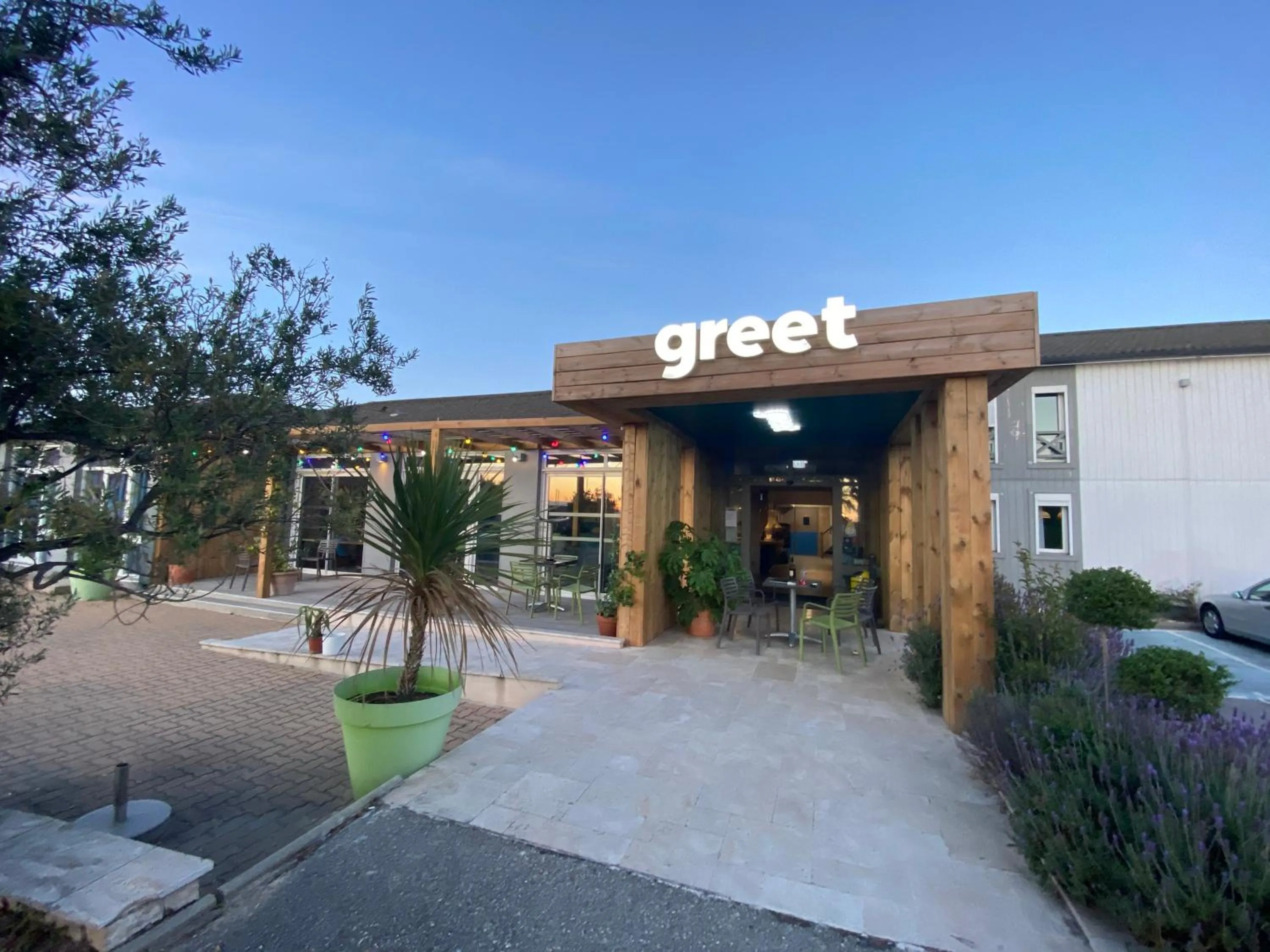 Facade/entrance in greet Hotel Marseille Provence Aéroport