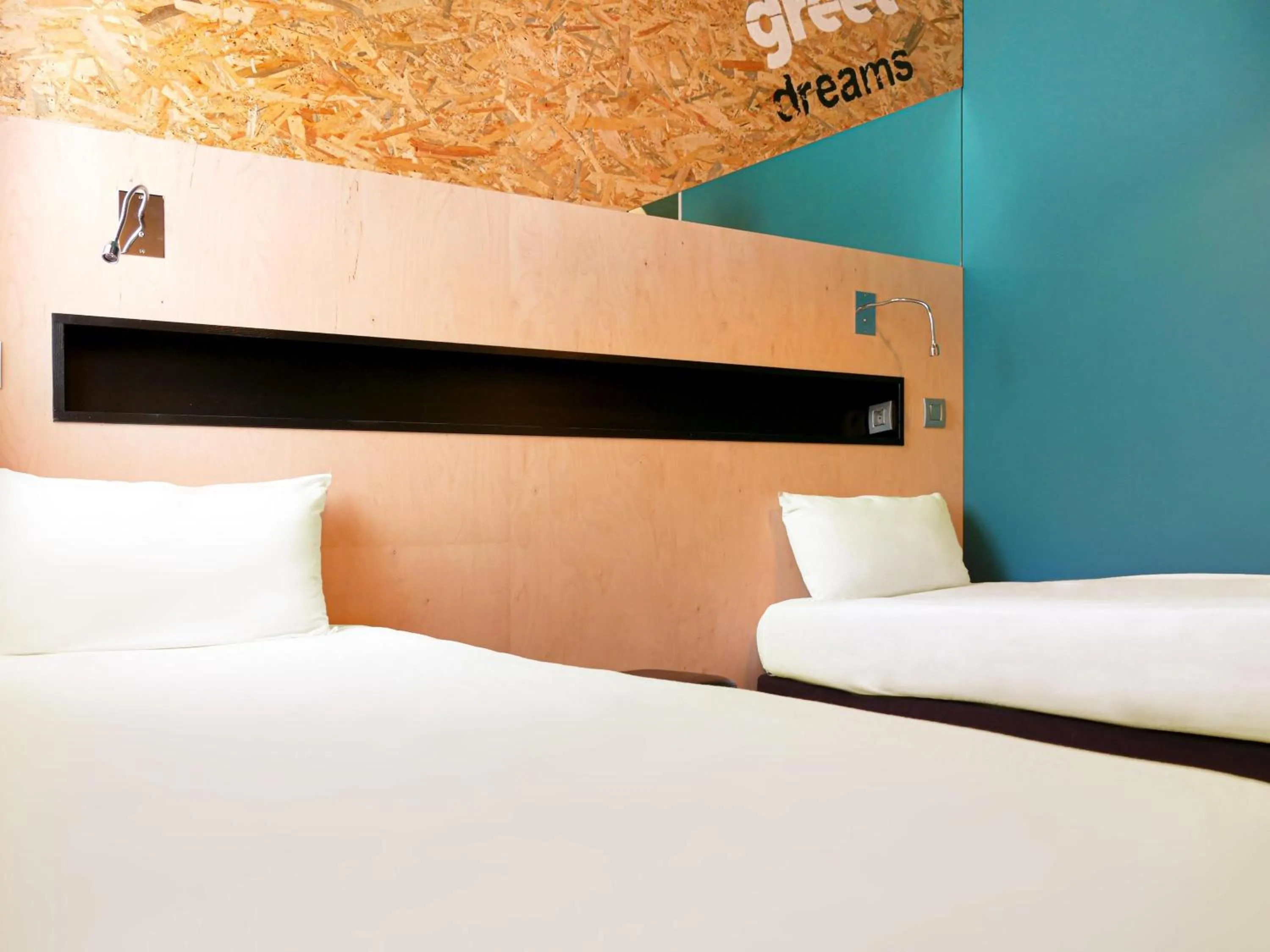 Bedroom, Bed in greet Hotel Marseille Provence Aéroport