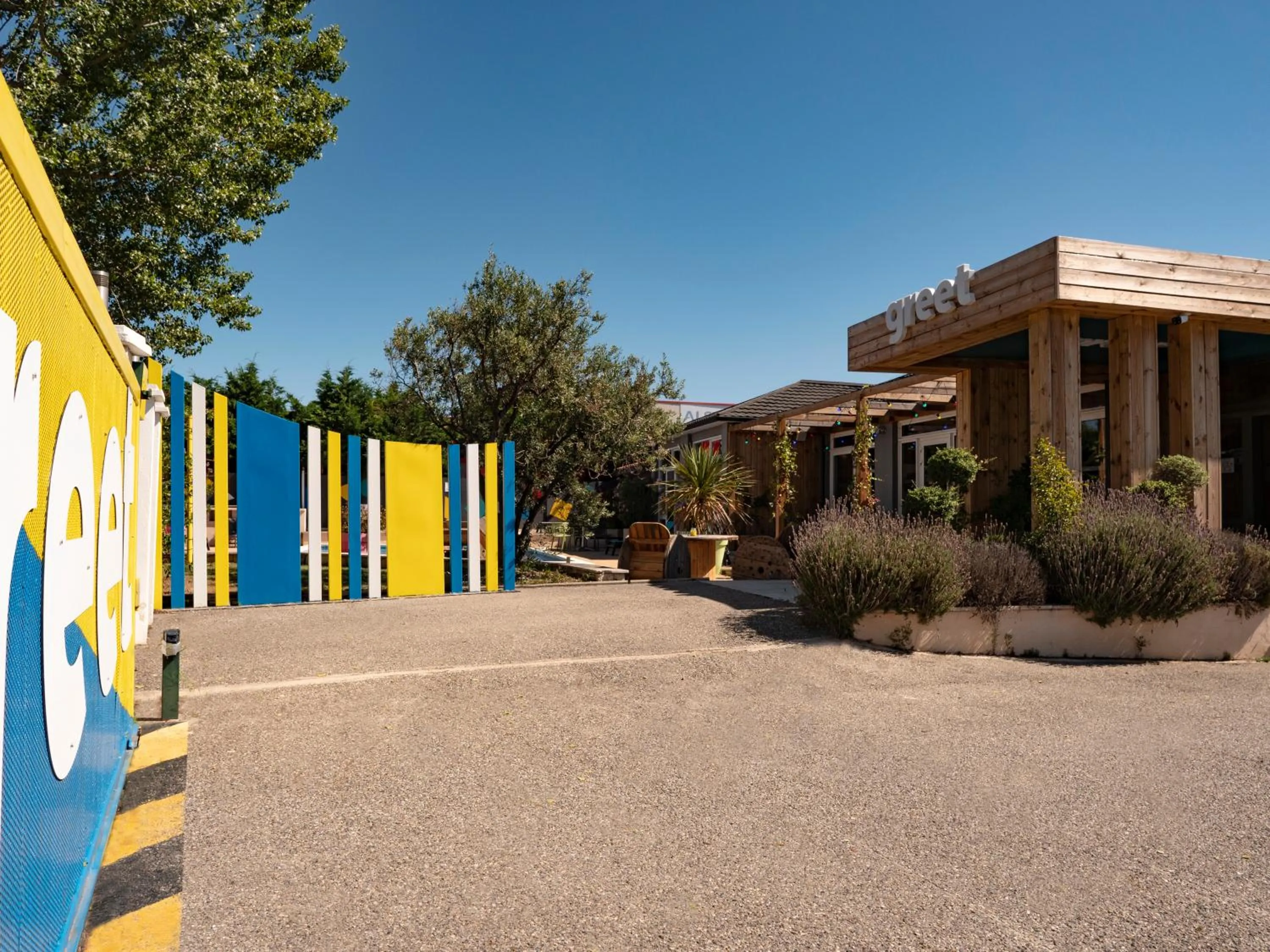 Property building in greet Hotel Marseille Provence Aéroport