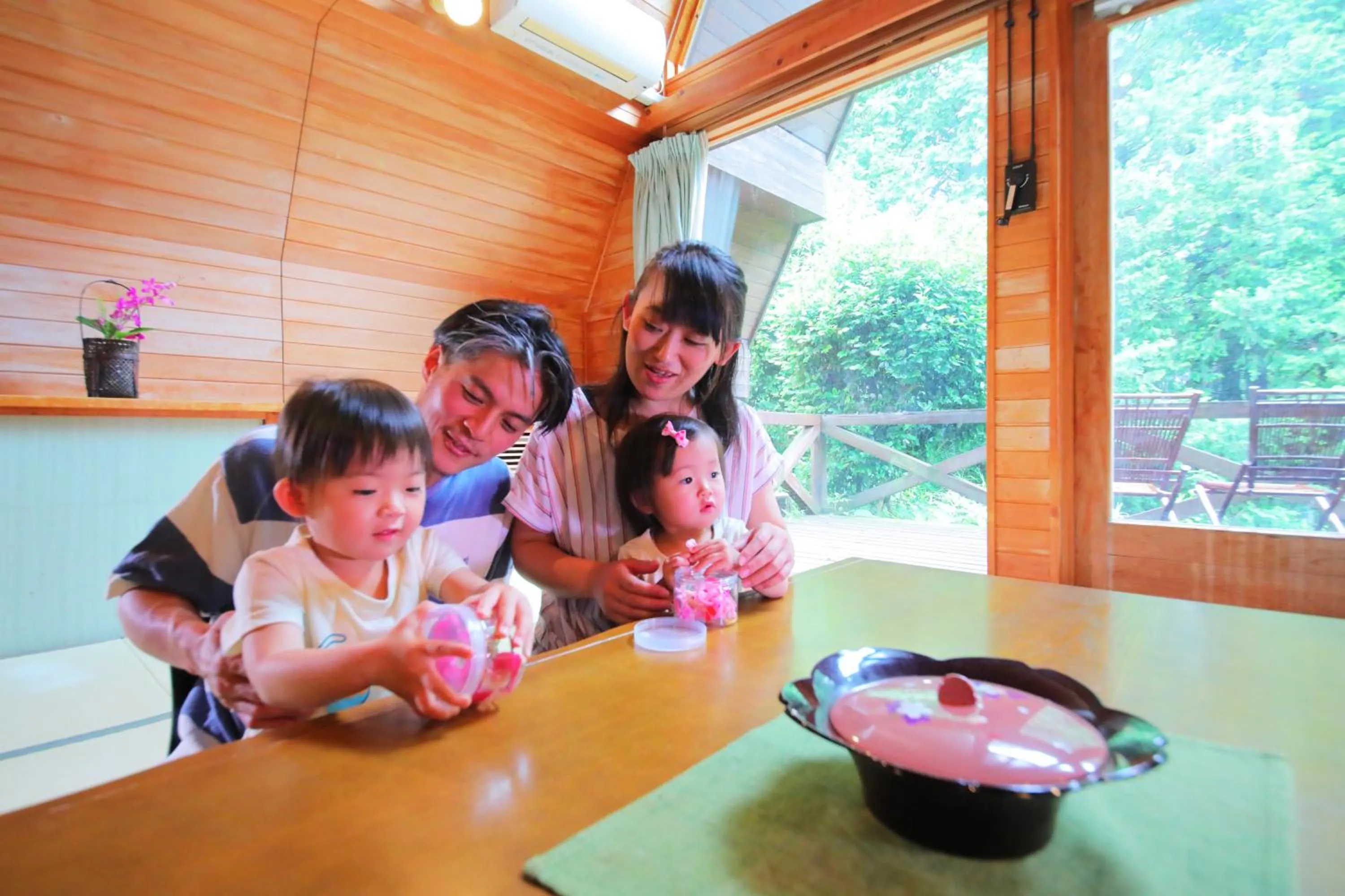 children in Sakura Sakura Onsen
