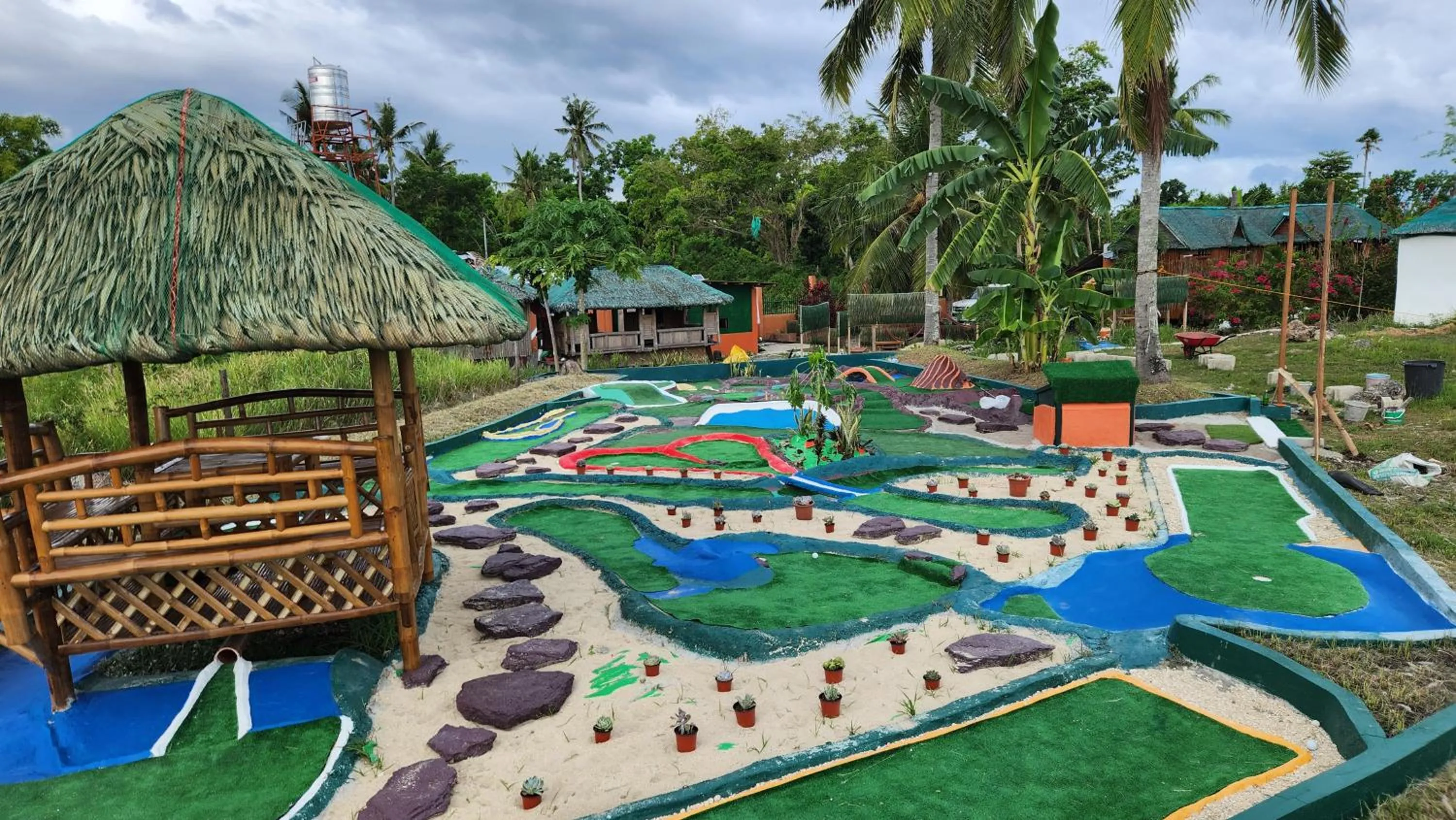 Minigolf in Nirvana Bamboo & Dive resort