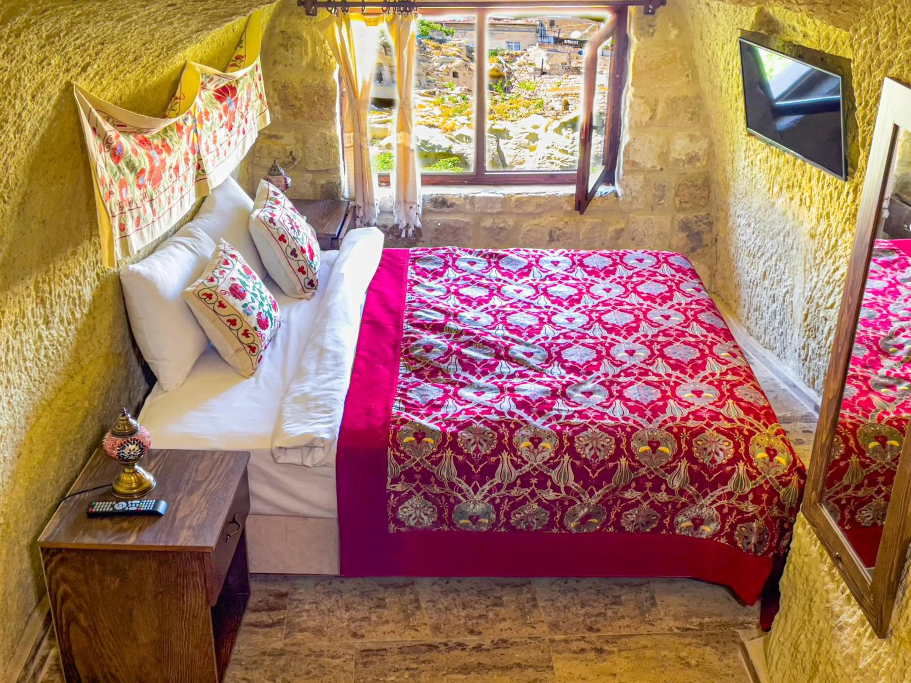 Bedroom in Heritage Cave Suites