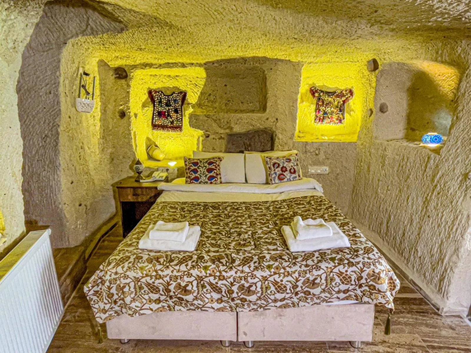 Bedroom in Heritage Cave Suites