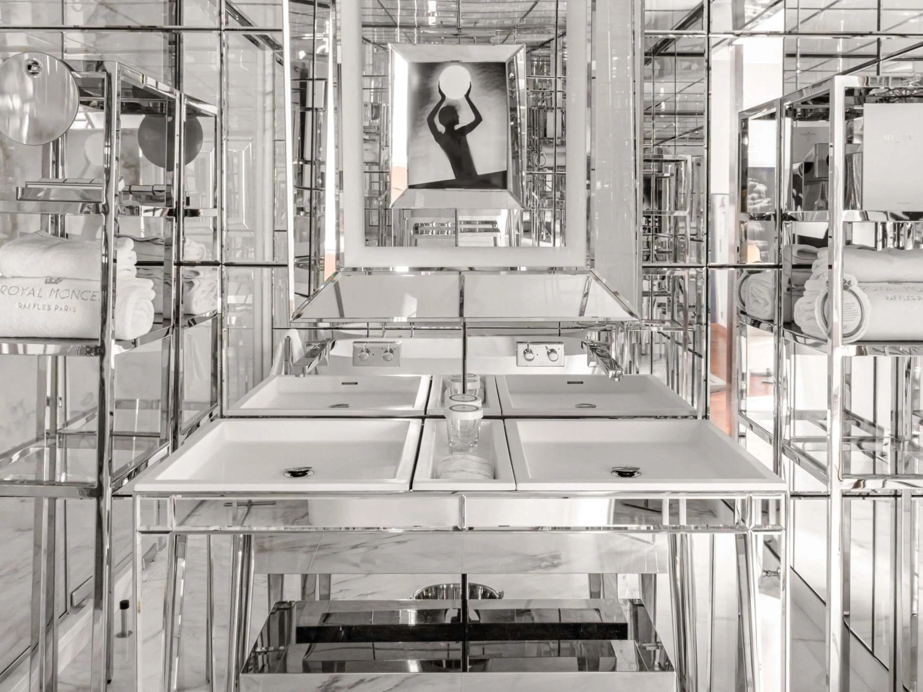 Bedroom in Hôtel Le Royal Monceau Raffles Paris