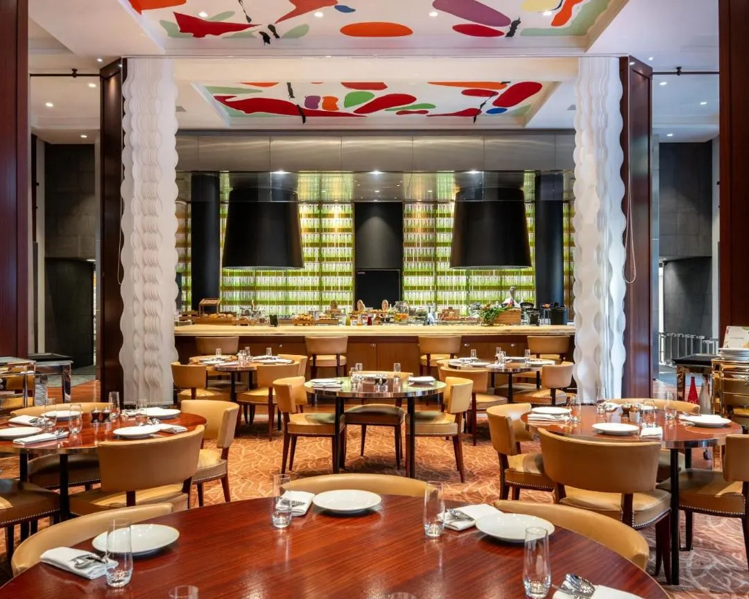 Restaurant/places to eat in Hôtel Le Royal Monceau Raffles Paris