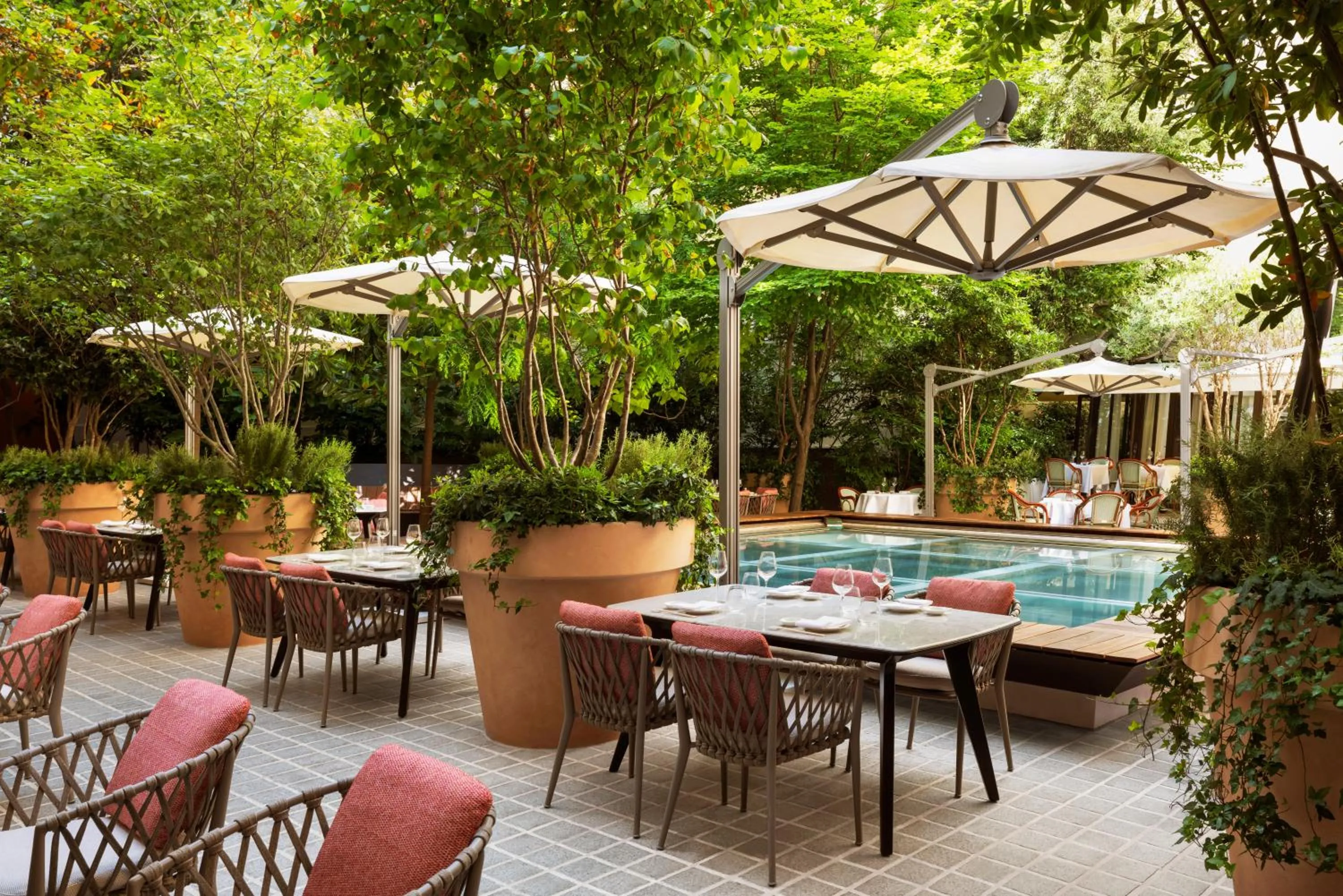 Patio in Hôtel Le Royal Monceau Raffles Paris