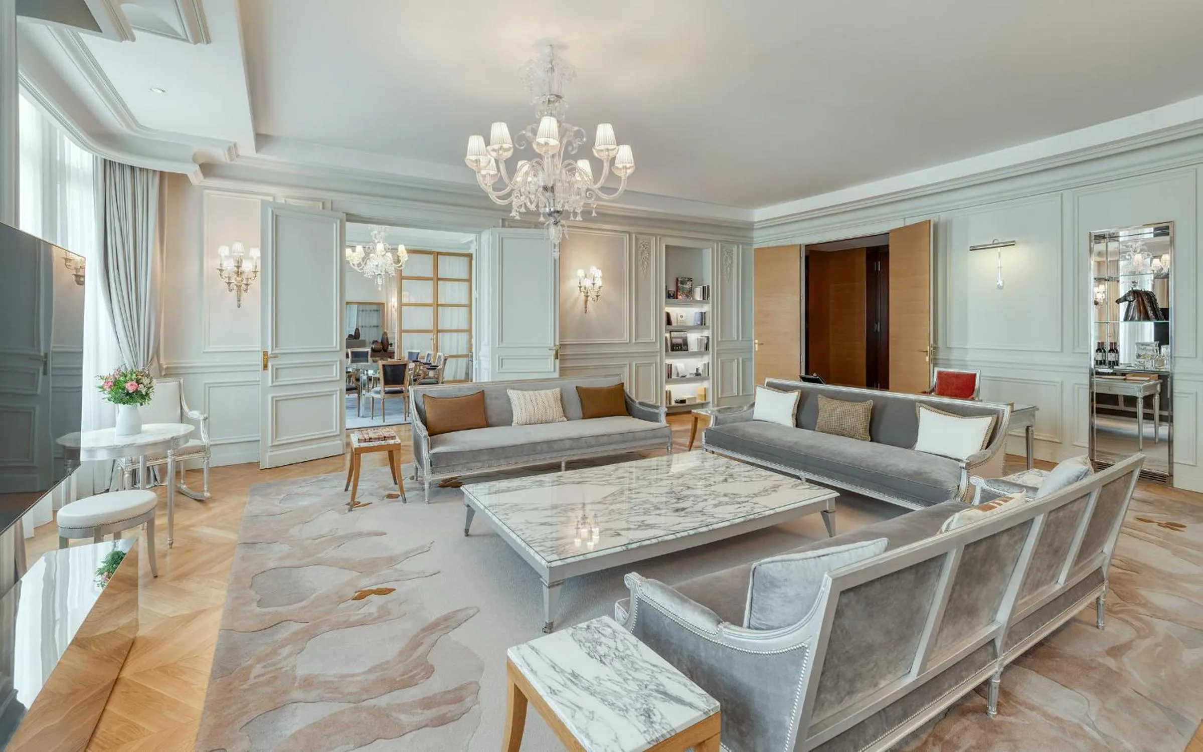 Living room in Hôtel Le Royal Monceau Raffles Paris