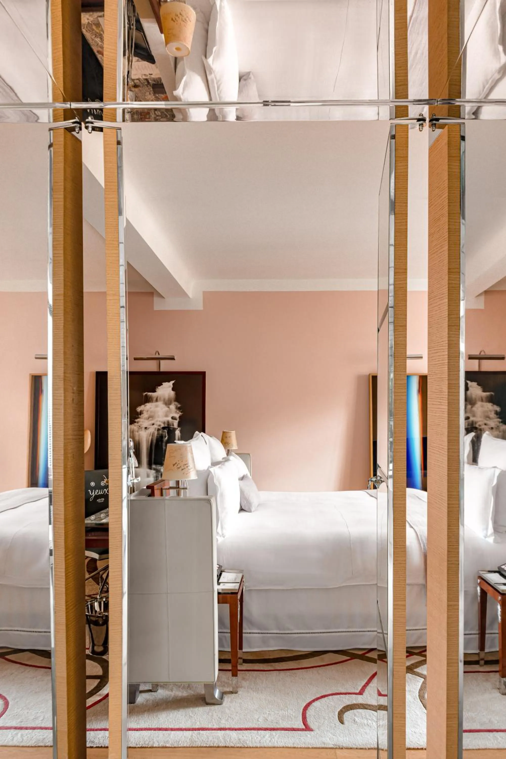 Bedroom, Bed in Hôtel Le Royal Monceau Raffles Paris