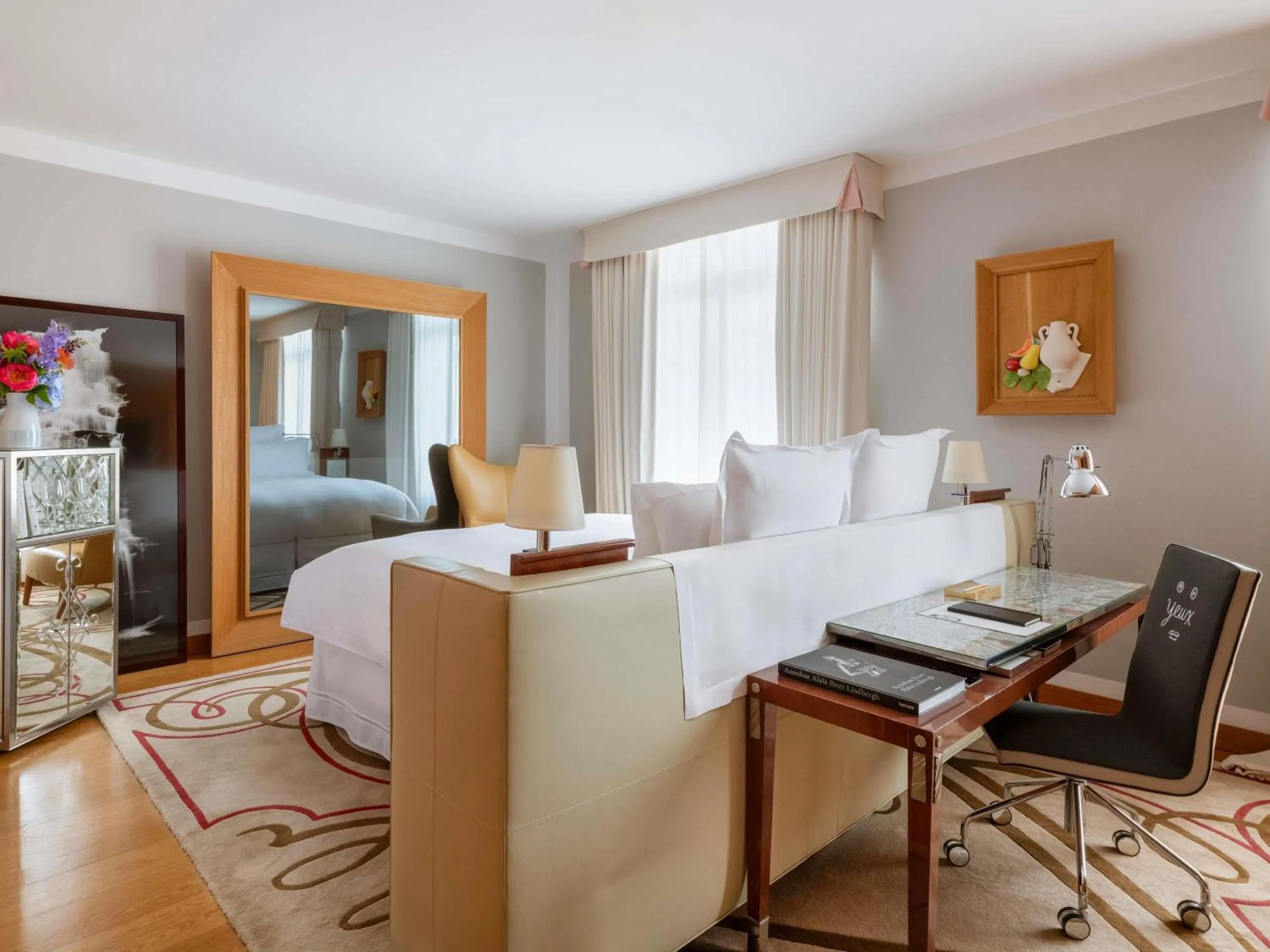 Deluxe Collection Room in Hôtel Le Royal Monceau Raffles Paris