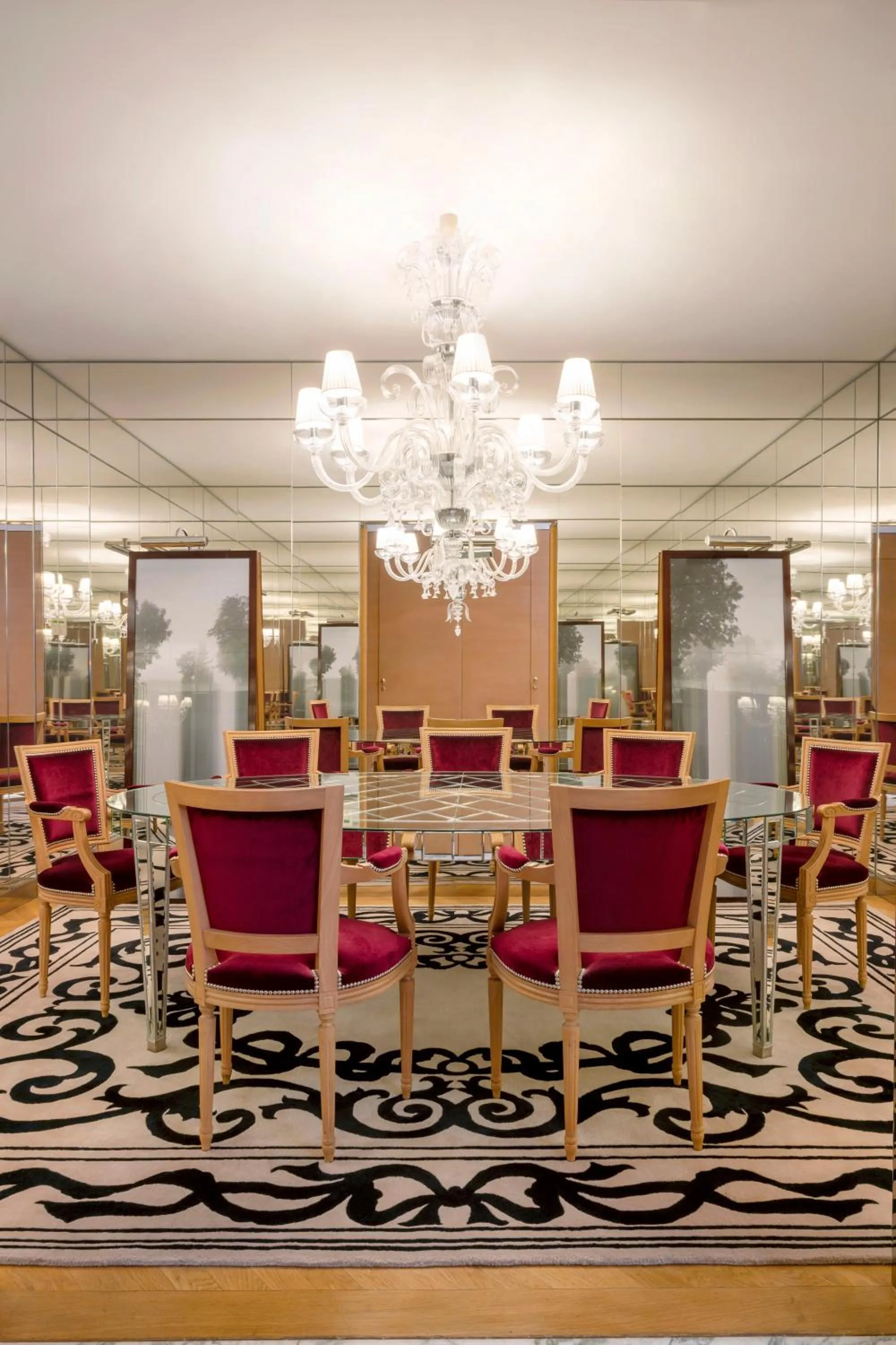Meeting/conference room in Hôtel Le Royal Monceau Raffles Paris