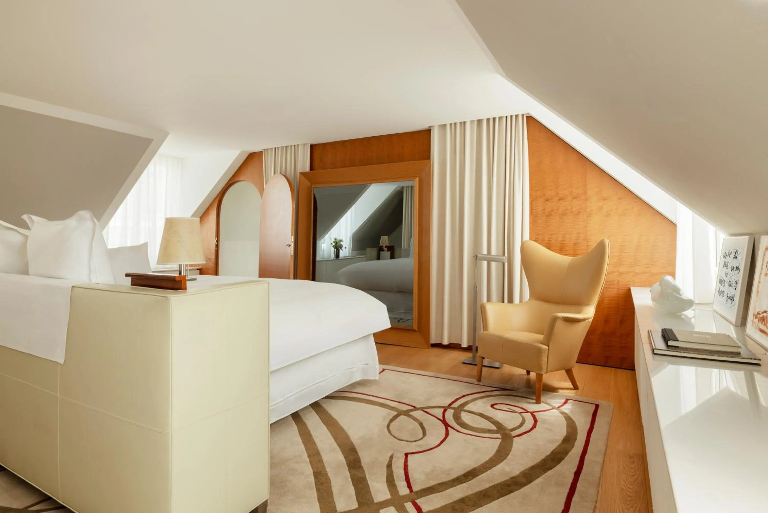 Bedroom, Bed in Hôtel Le Royal Monceau Raffles Paris